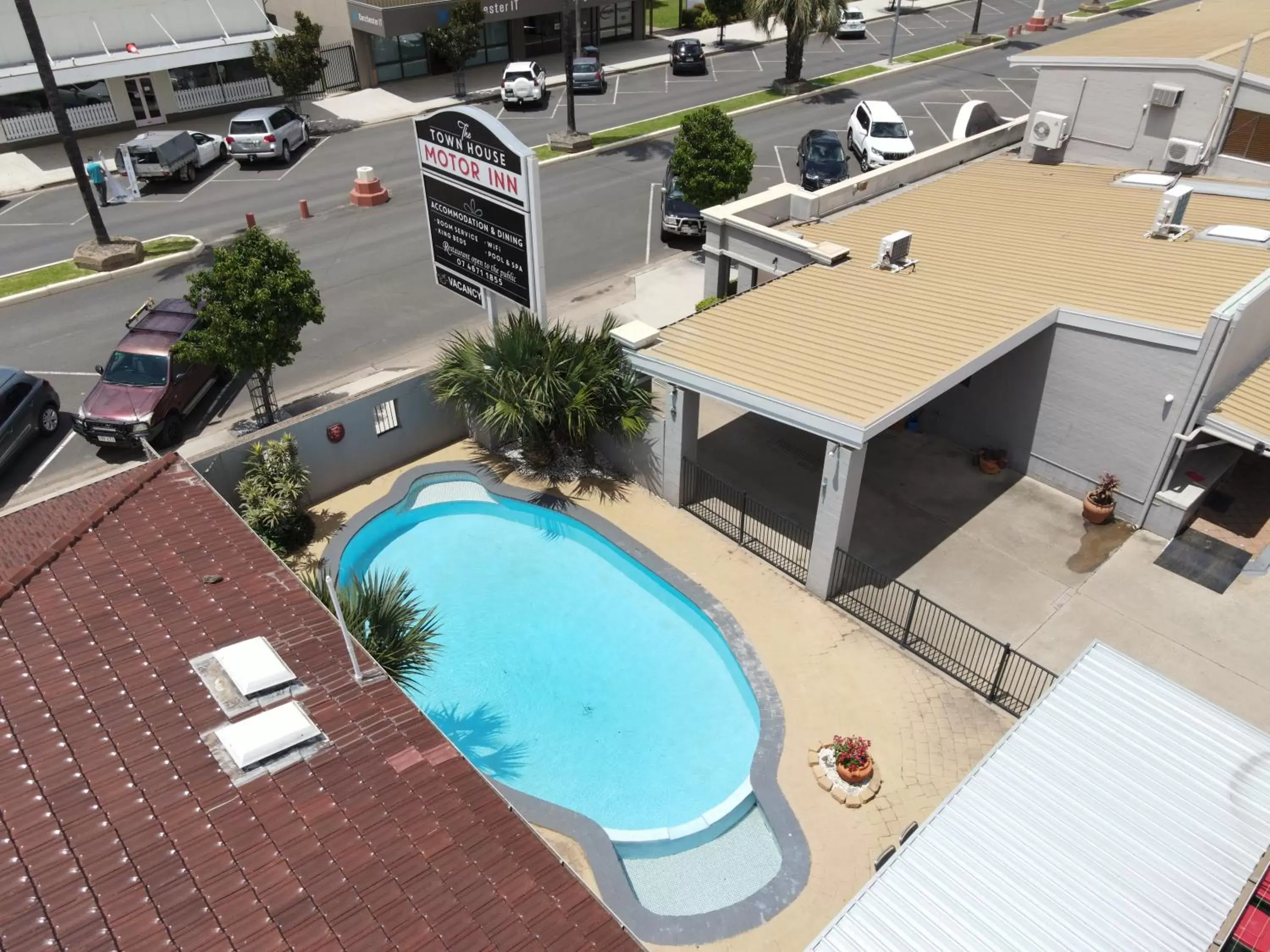 Pool View in The Town House Motor Inn