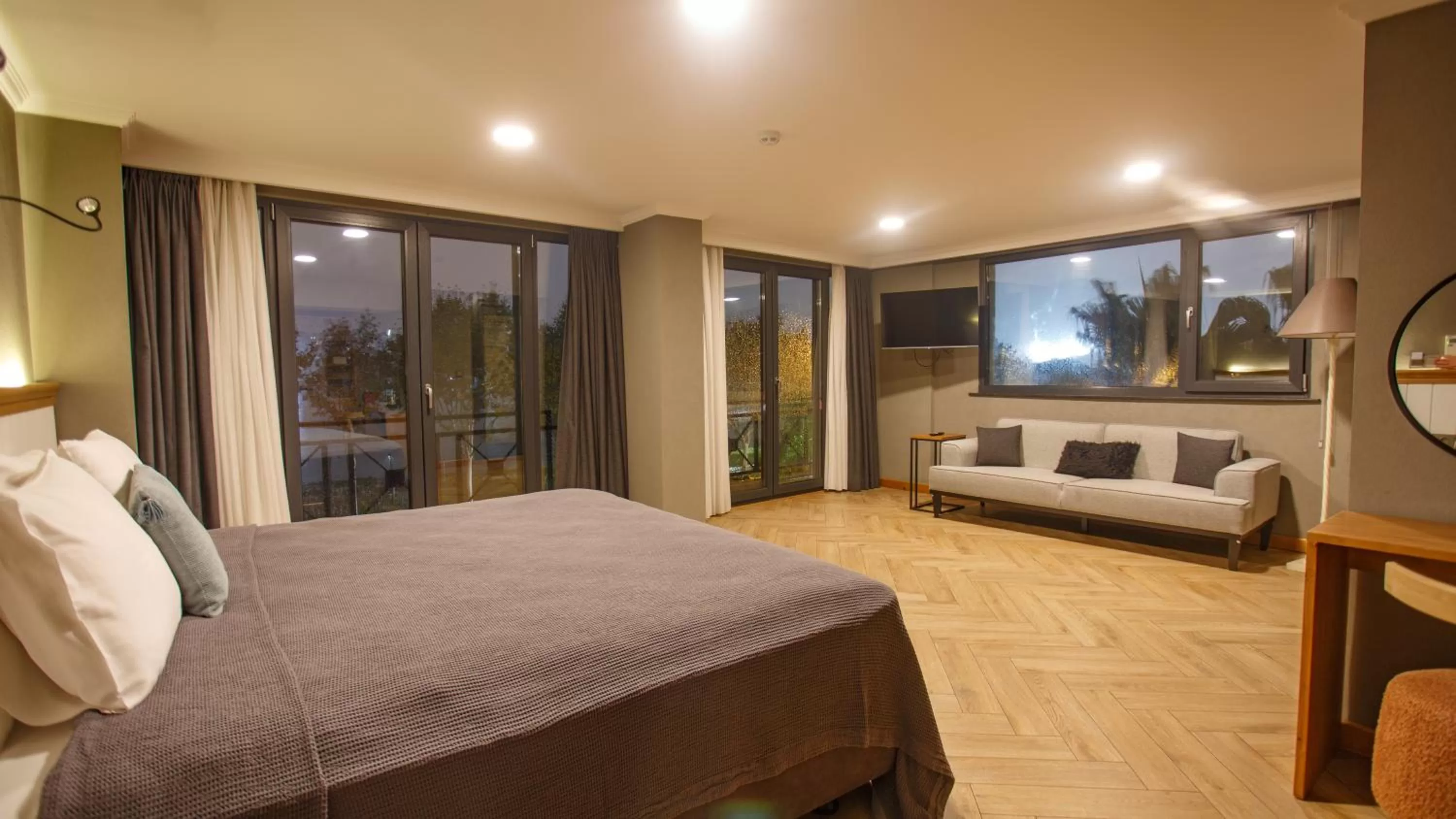 Living room, Bed in Istanbul Old City Colorful Houses Balat PETRION Hotel