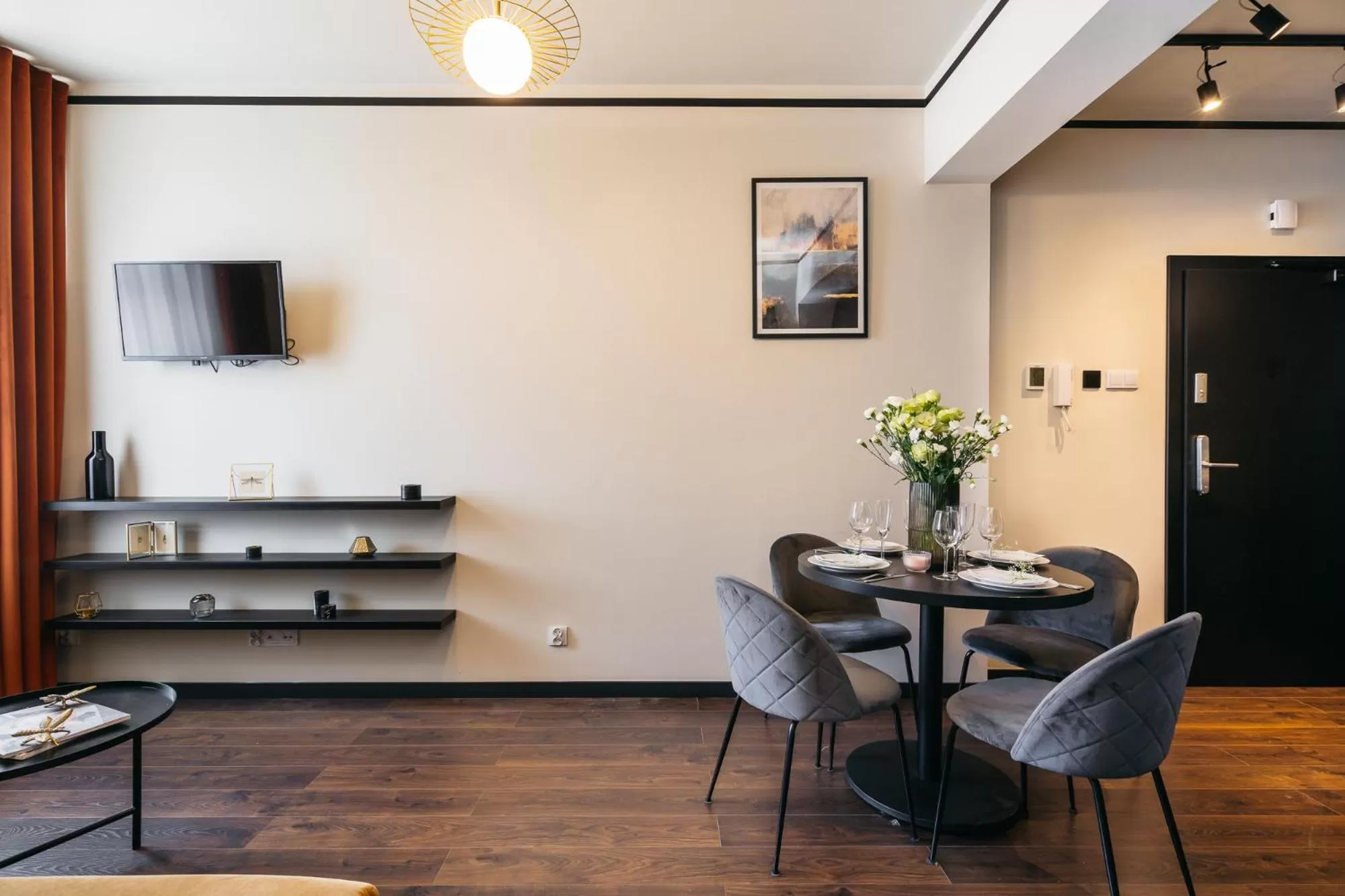 TV and multimedia, Dining Area in Estery12 by Loft Affair