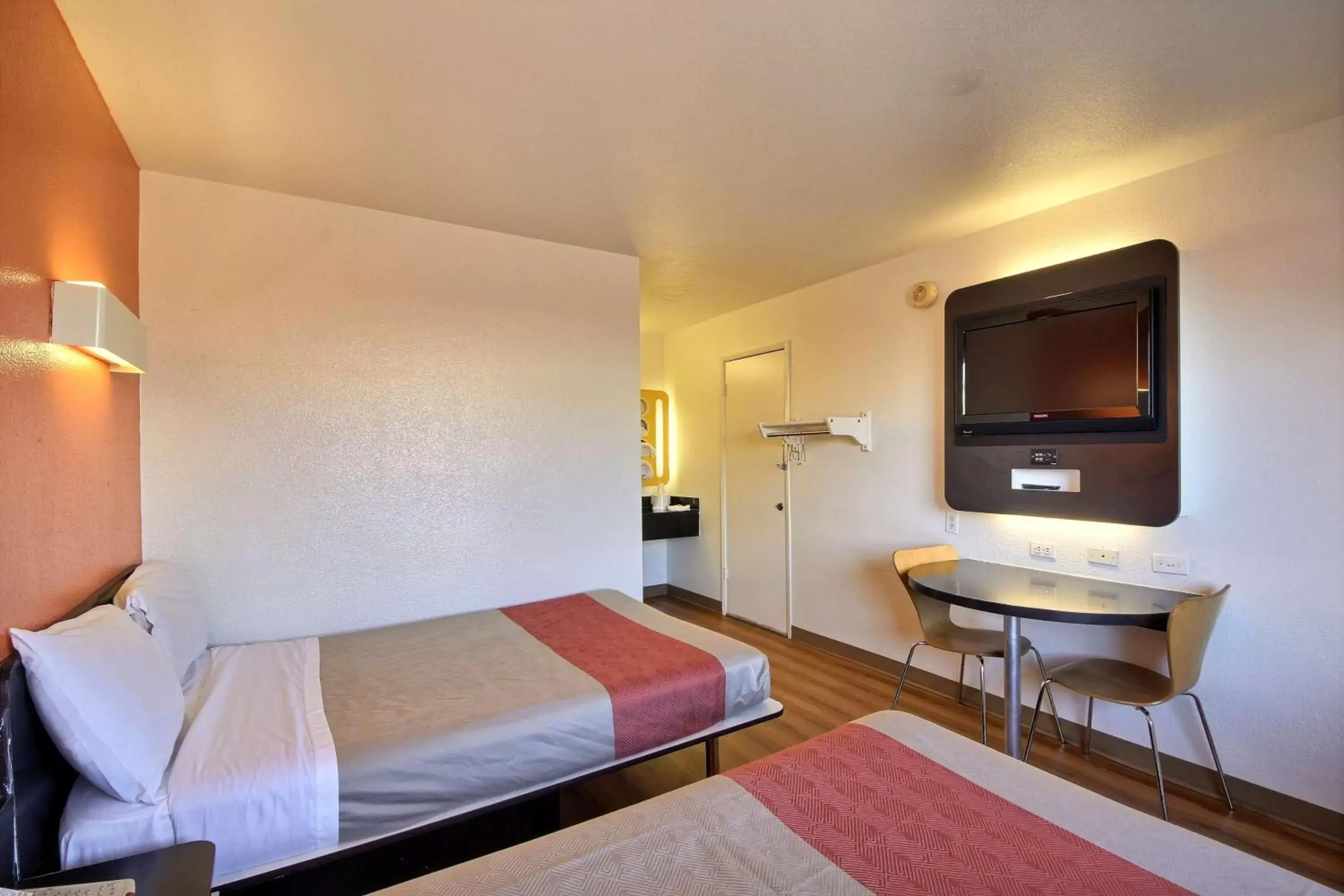 TV and multimedia, Room Photo in Motel 6-Laredo, TX - South
