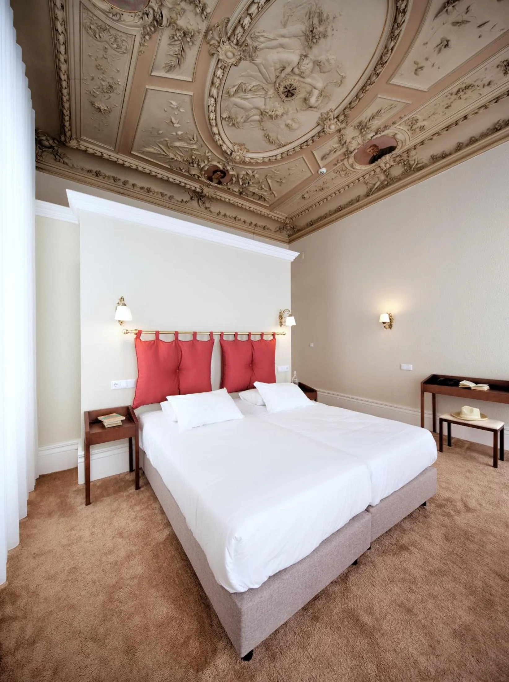 Bed in The Rex Hotel Porto