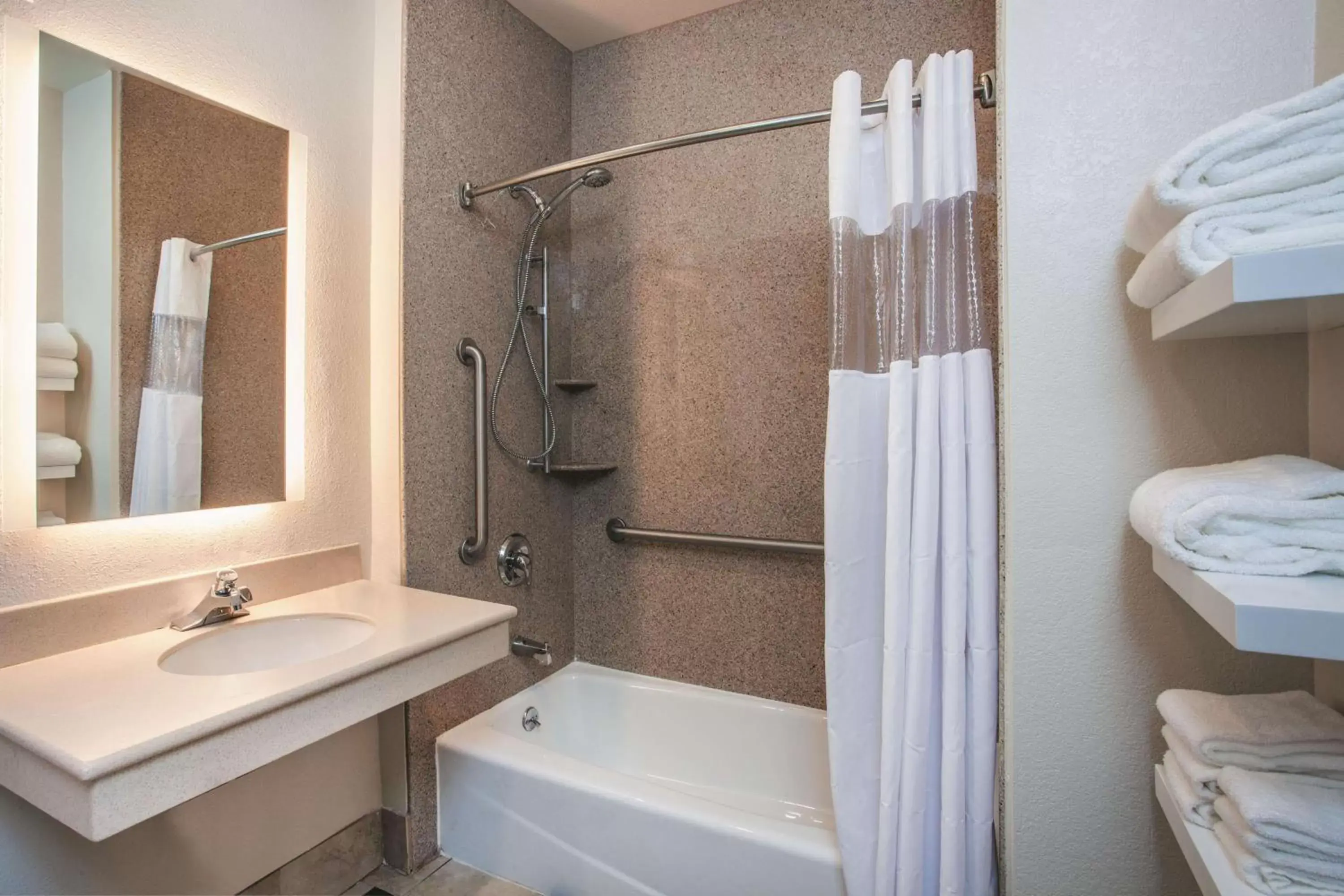 Photo of the whole room, Bathroom in La Quinta by Wyndham Dublin - Pleasanton