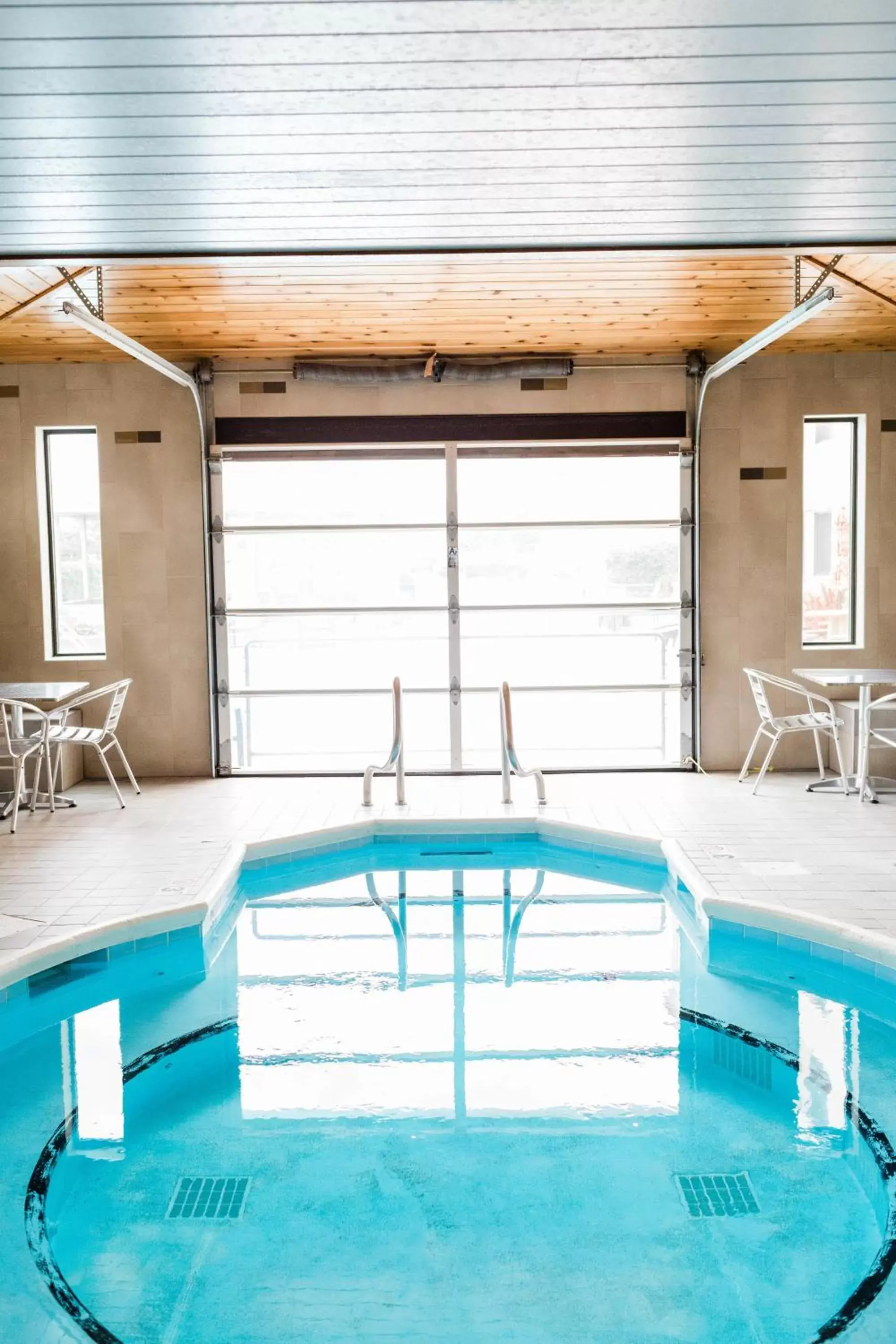 Swimming Pool in EverSpring Inn & Suites