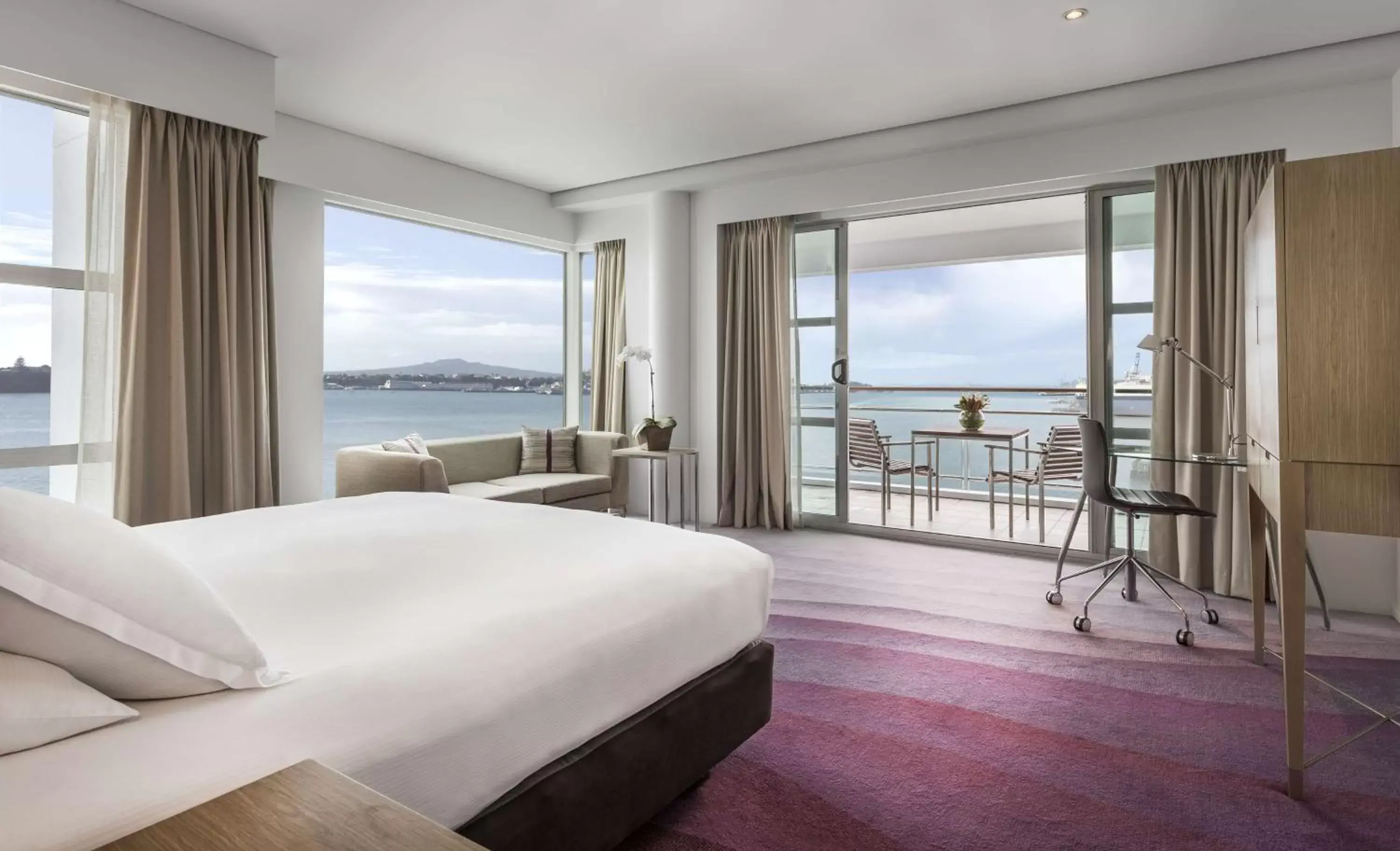 Bedroom in Hilton Auckland