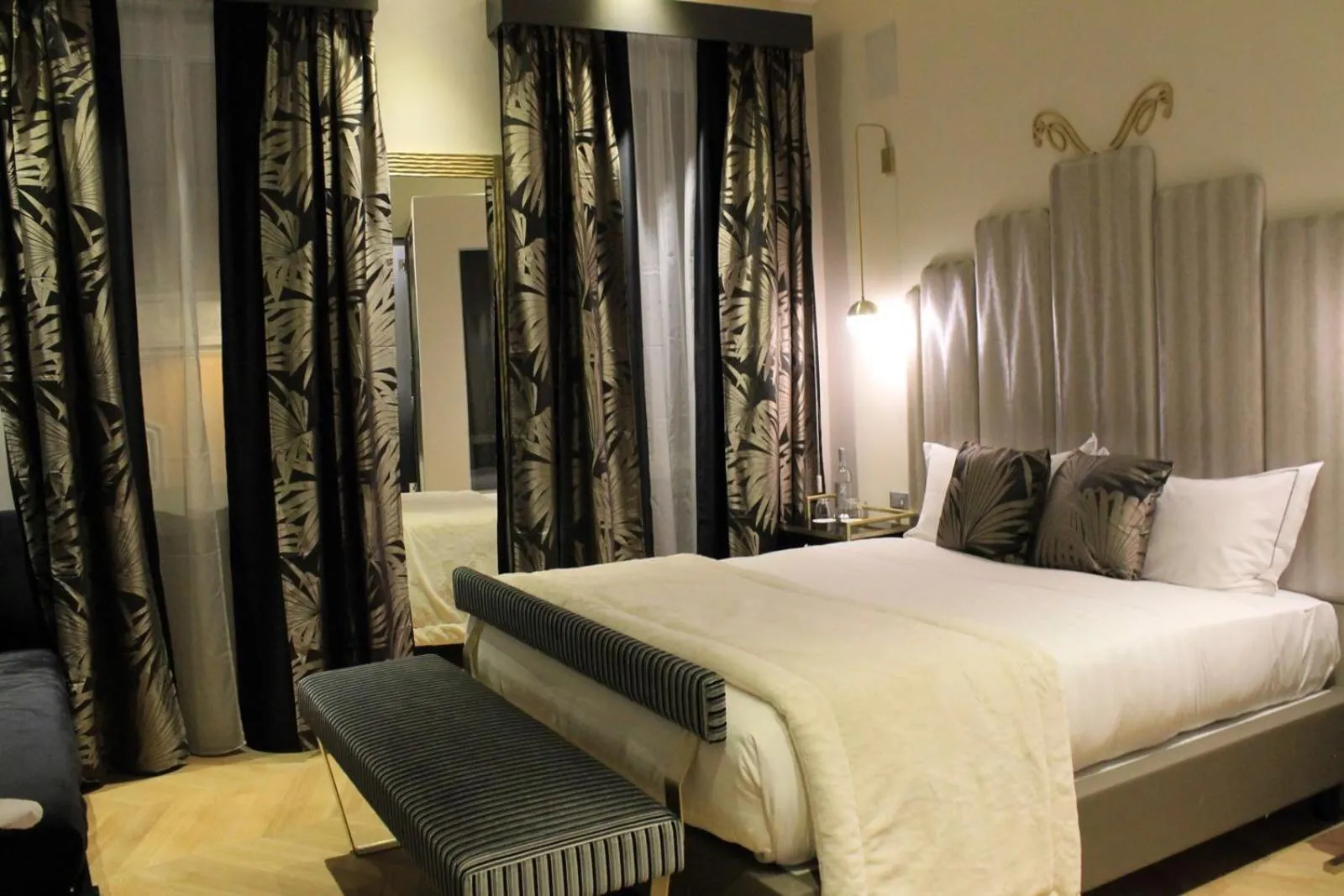 Bed in Torre Argentina Relais - Residenze di Charme