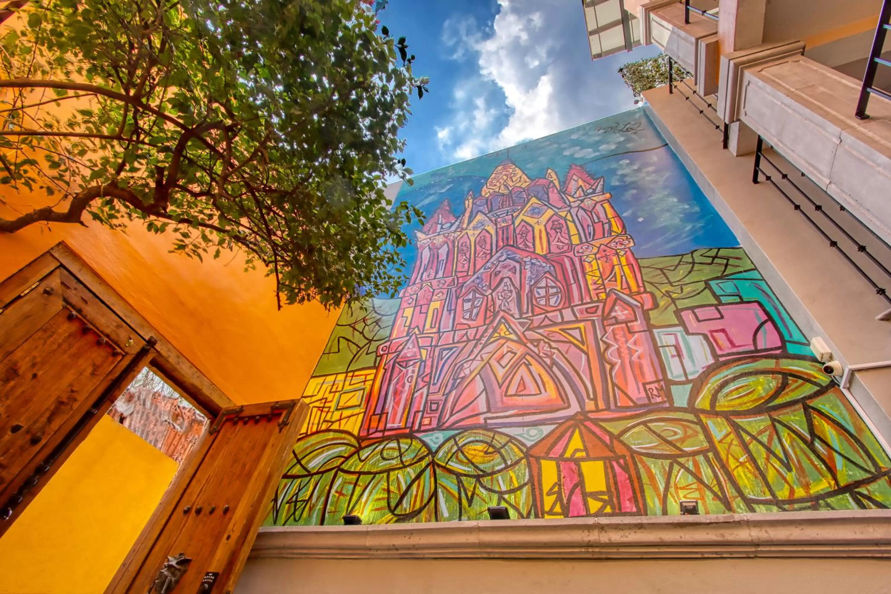 Property building in El Secreto