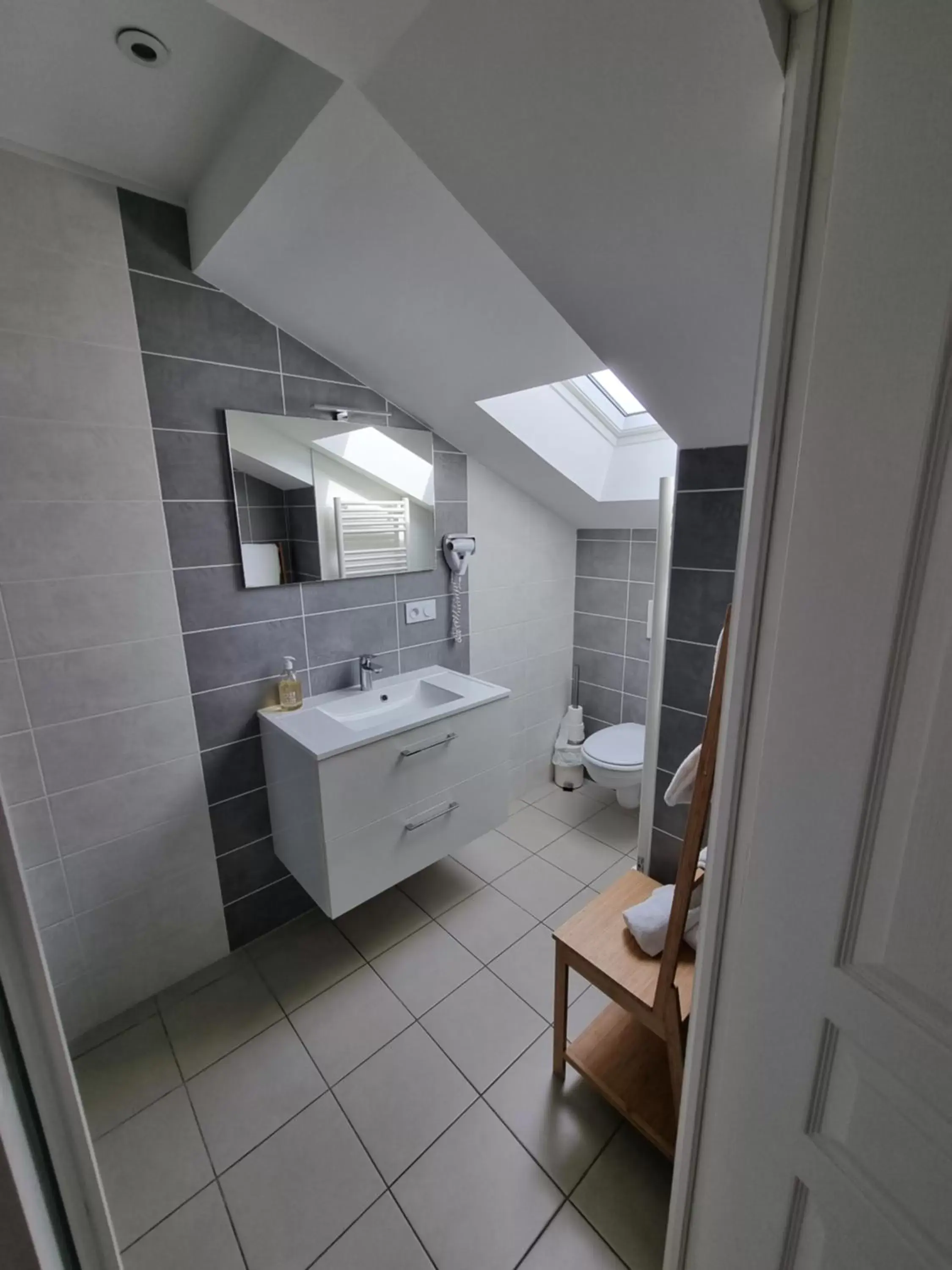 Bathroom in Le Castel Guesthouse