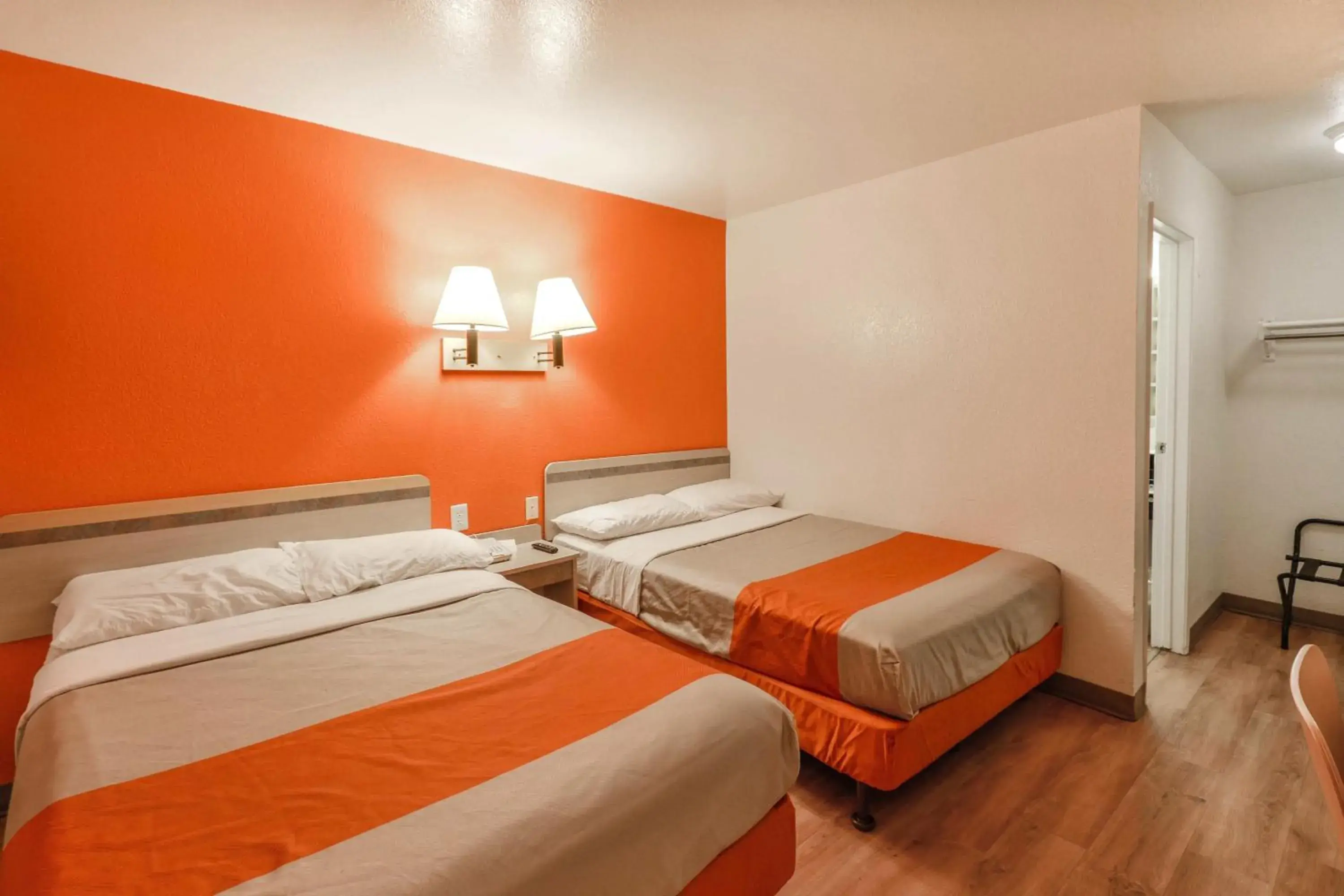 Bedroom, Bed in Motel 6-Huntsville, TX