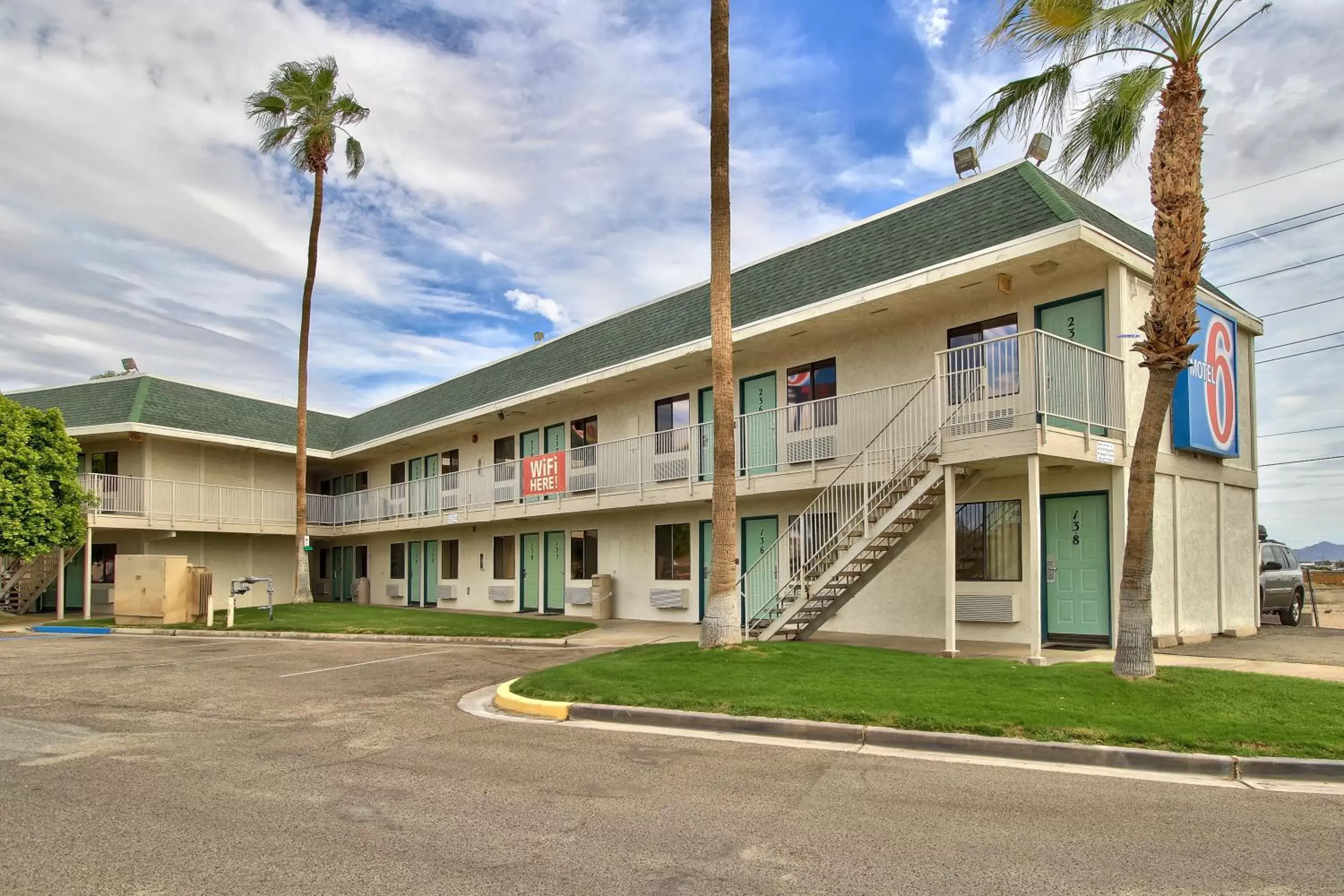 Property Building in Motel 6-Yuma, AZ - East