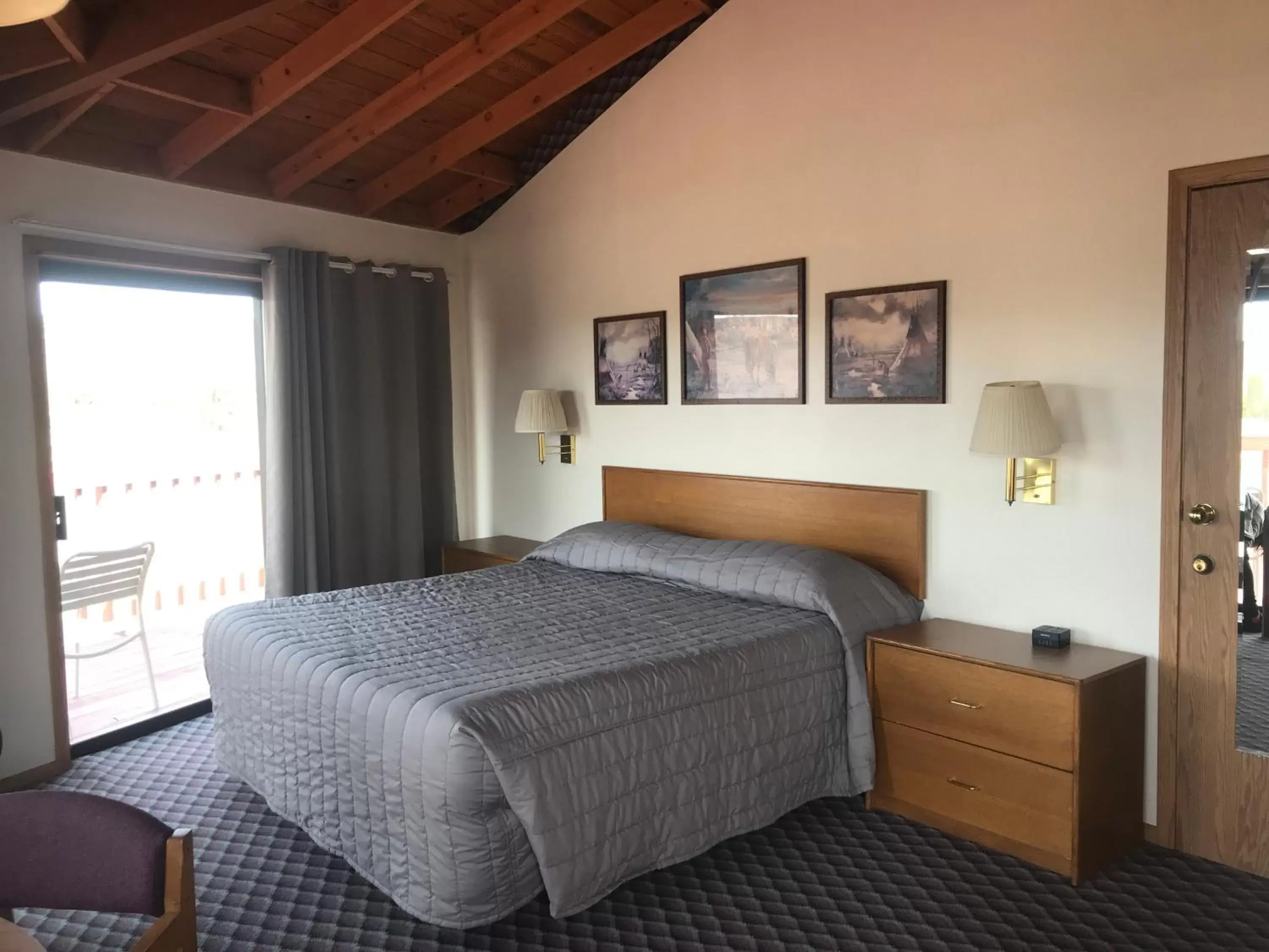 Bedroom, Bed in Smith Rock Resort