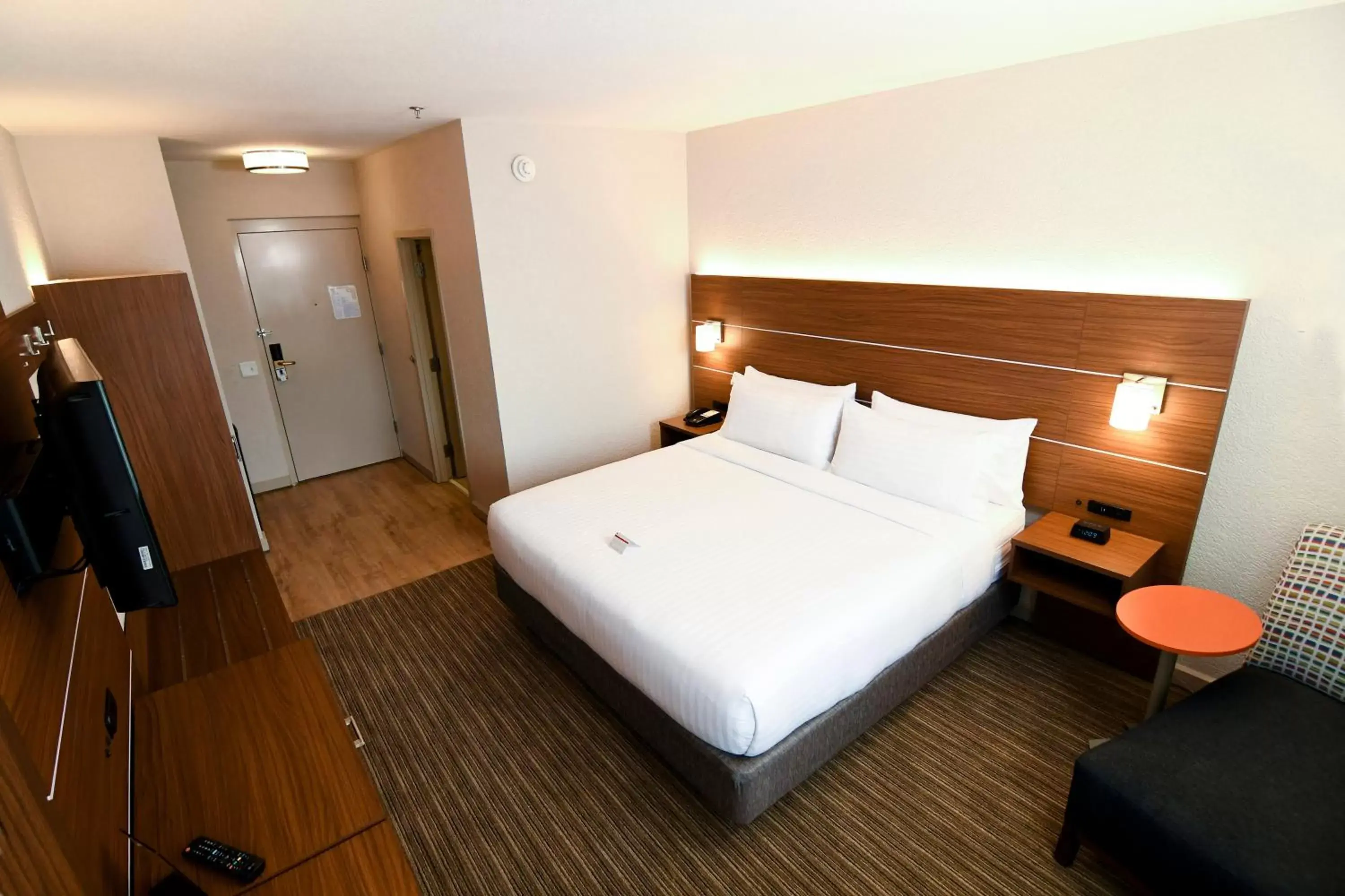 Photo of the whole room, Bed in Holiday Inn Express Hotel & Suites Port Clinton-Catawba Island by IHG Photo of the whole room, Bed in Holiday Inn Express Hotel & Suites Port Clinton-Catawba Island by IHG