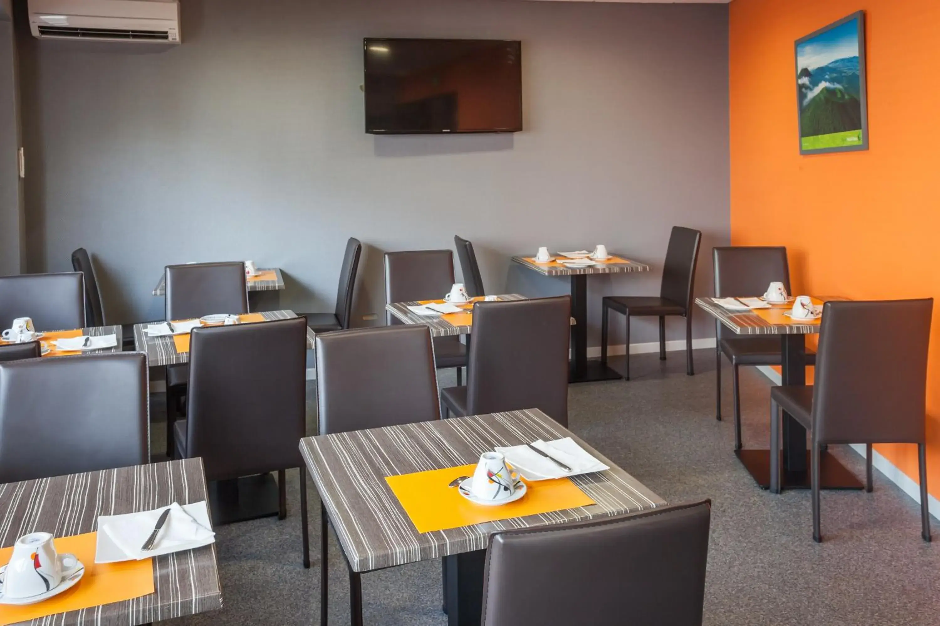 Restaurant/places to eat in Logis Hôtel Les Voyageurs Restaurant/places to eat in Logis Hôtel Les Voyageurs