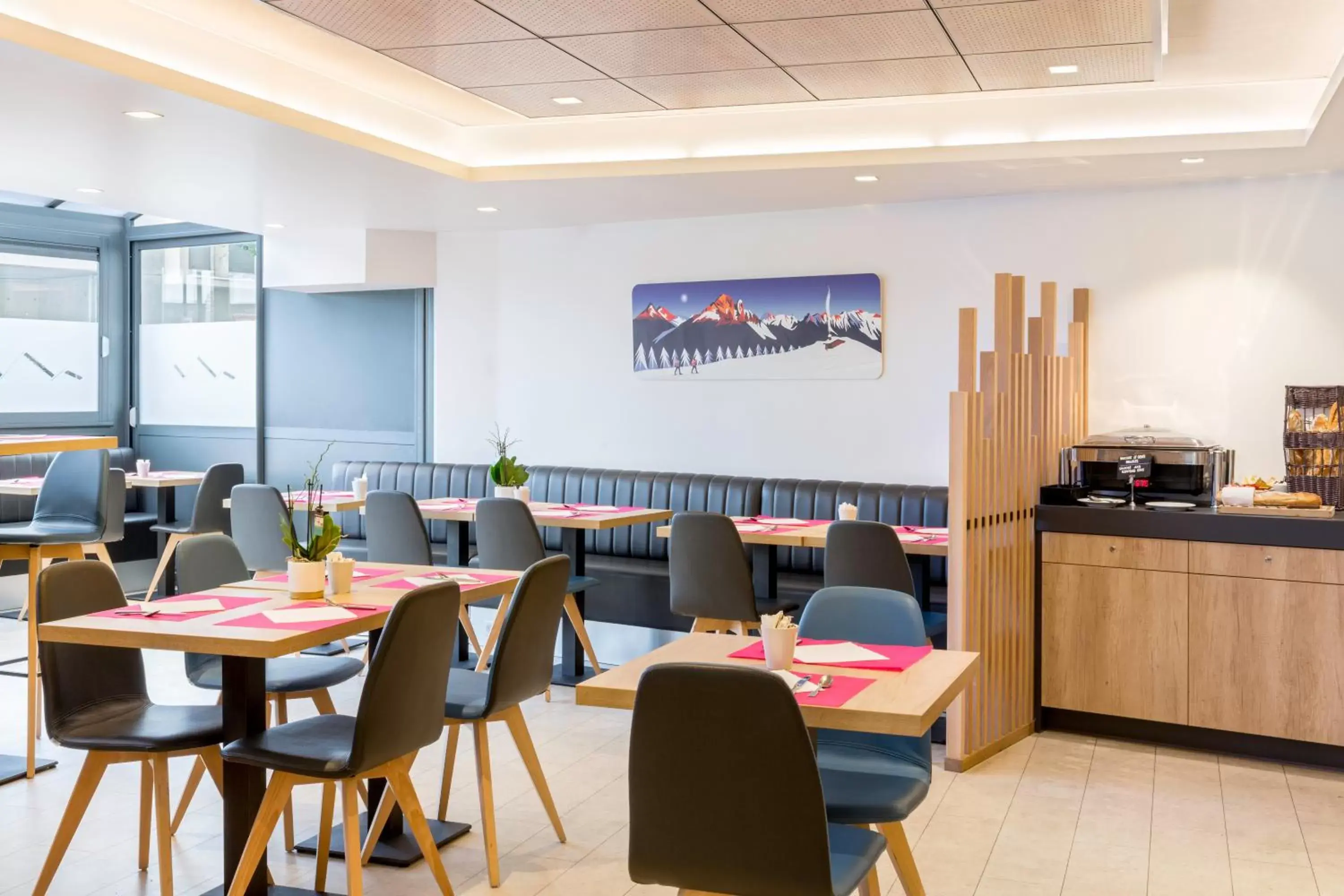 Buffet breakfast, Restaurant/Places to Eat in Best Western Hôtel International