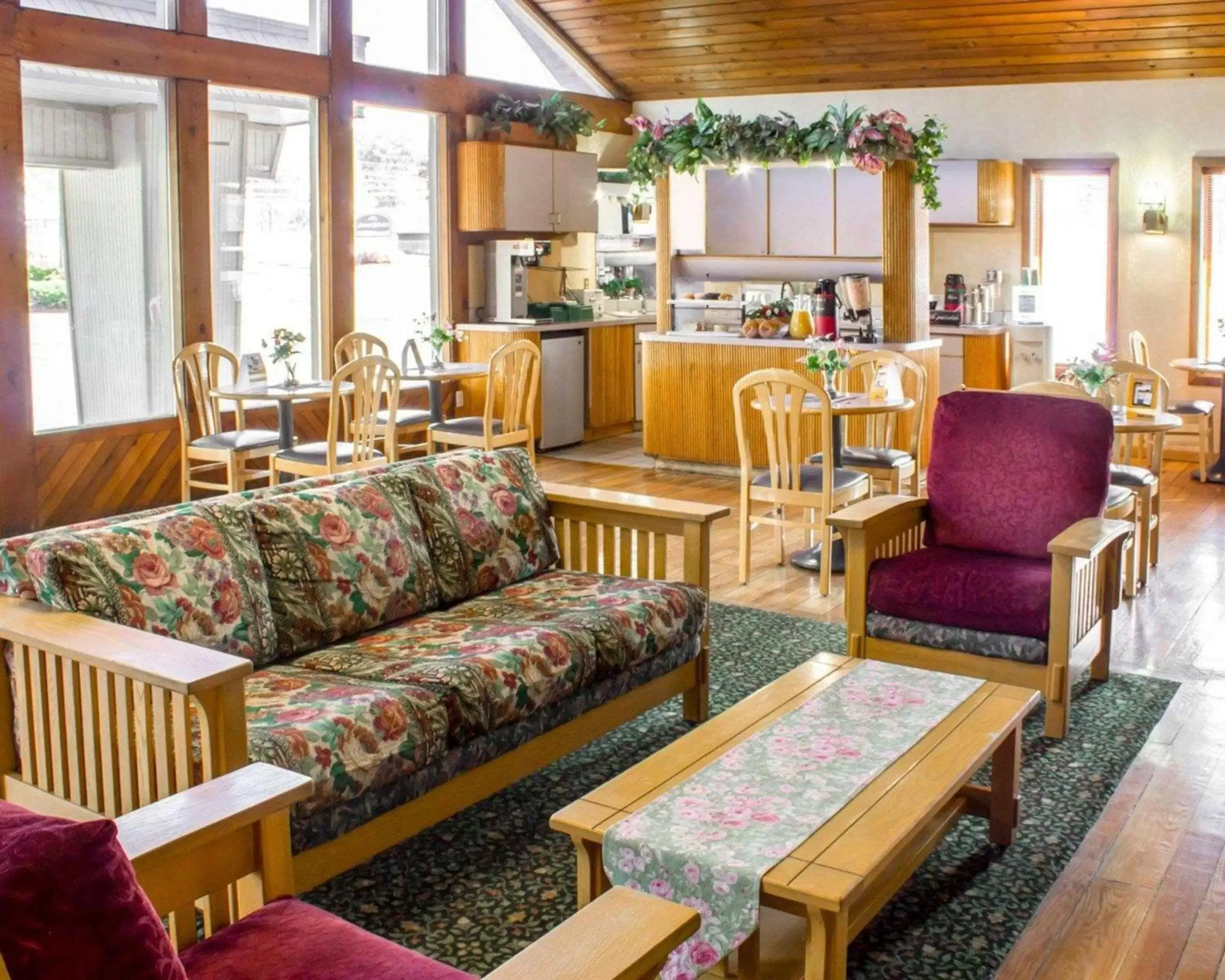 Restaurant/places to eat, Seating Area in Econo Lodge Inn & Suites Colonie Center Mall