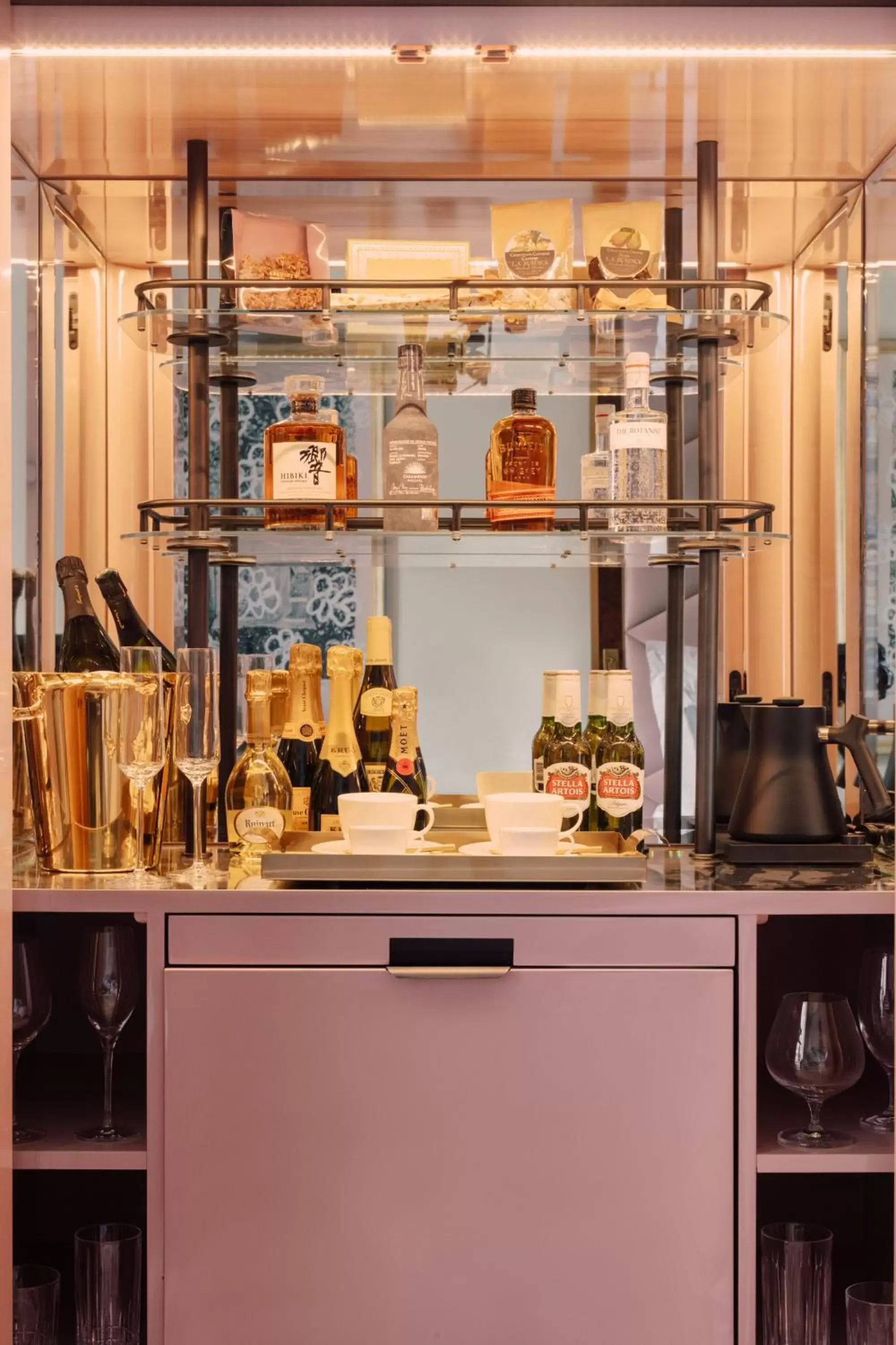 oven, Kitchen/Kitchenette in Hotel Barrière Fouquet's New York