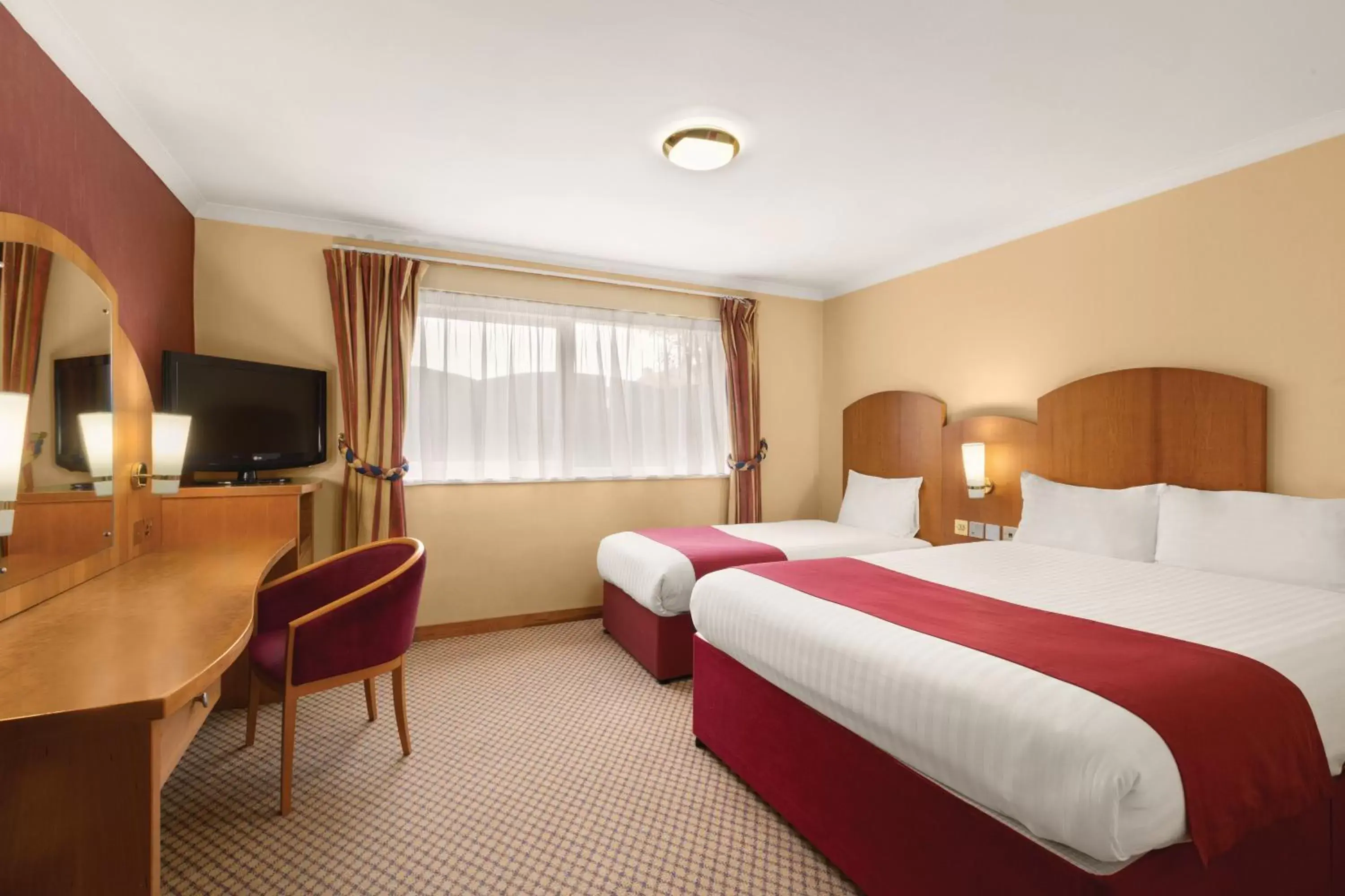 Bed in Savera Hotel South Ruislip