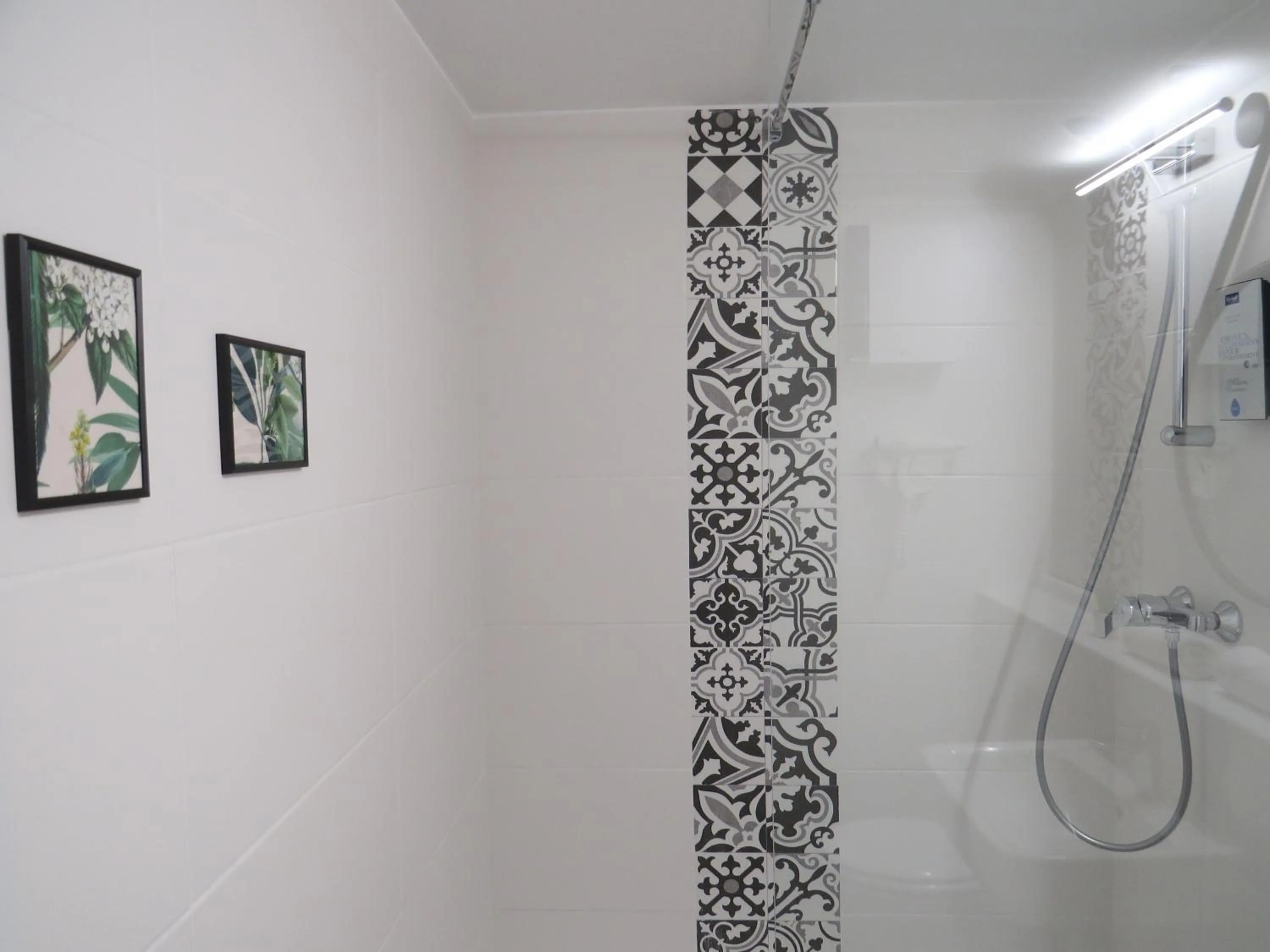 Bathroom in Hôtel Kyriad Cap Sud