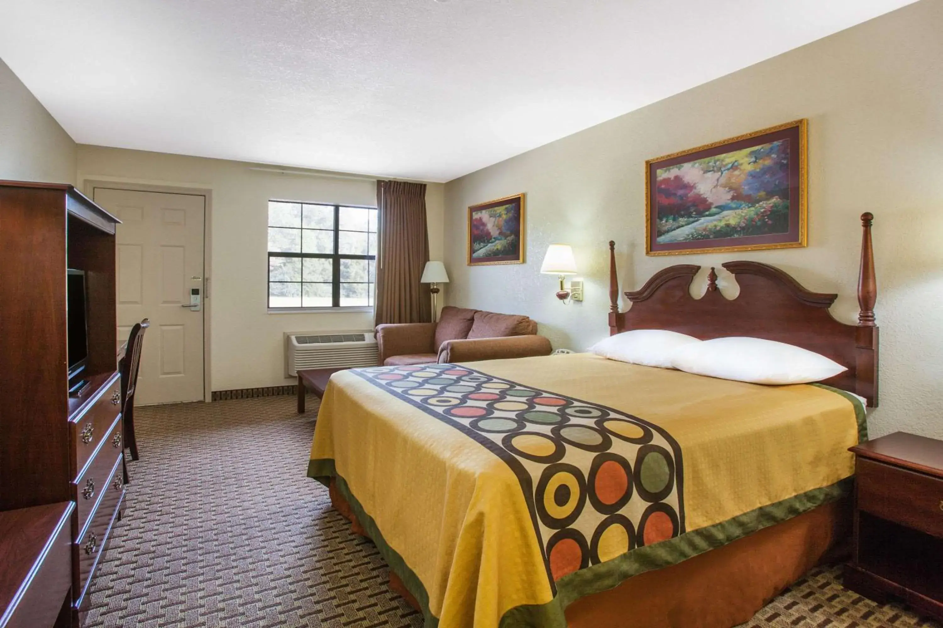 Photo of the whole room, Bed in Super 8 by Wyndham Cabot