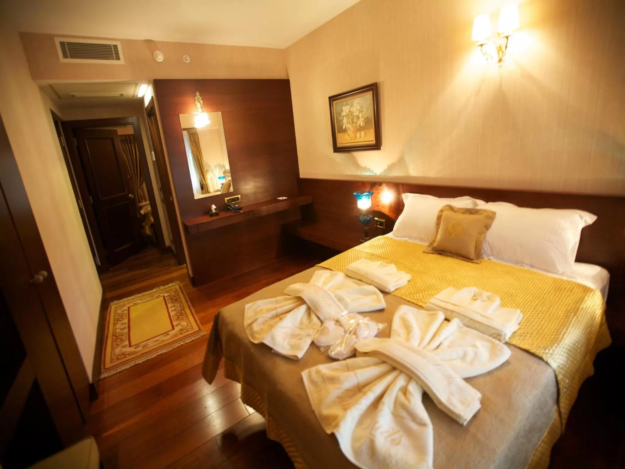 Photo of the whole room, Bed in Burckin Hotel