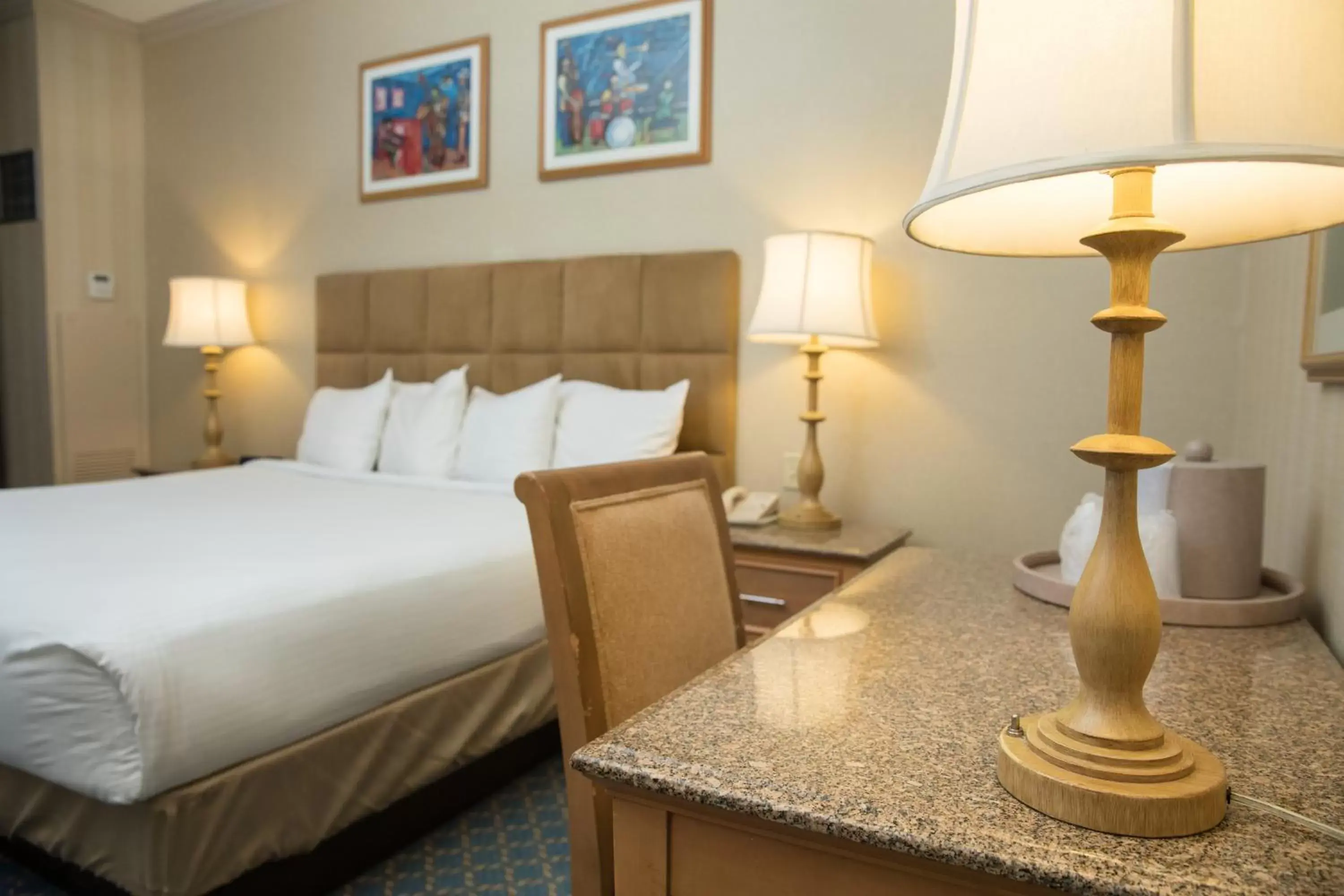 Bathroom, Bed in Showboat Hotel Atlantic City