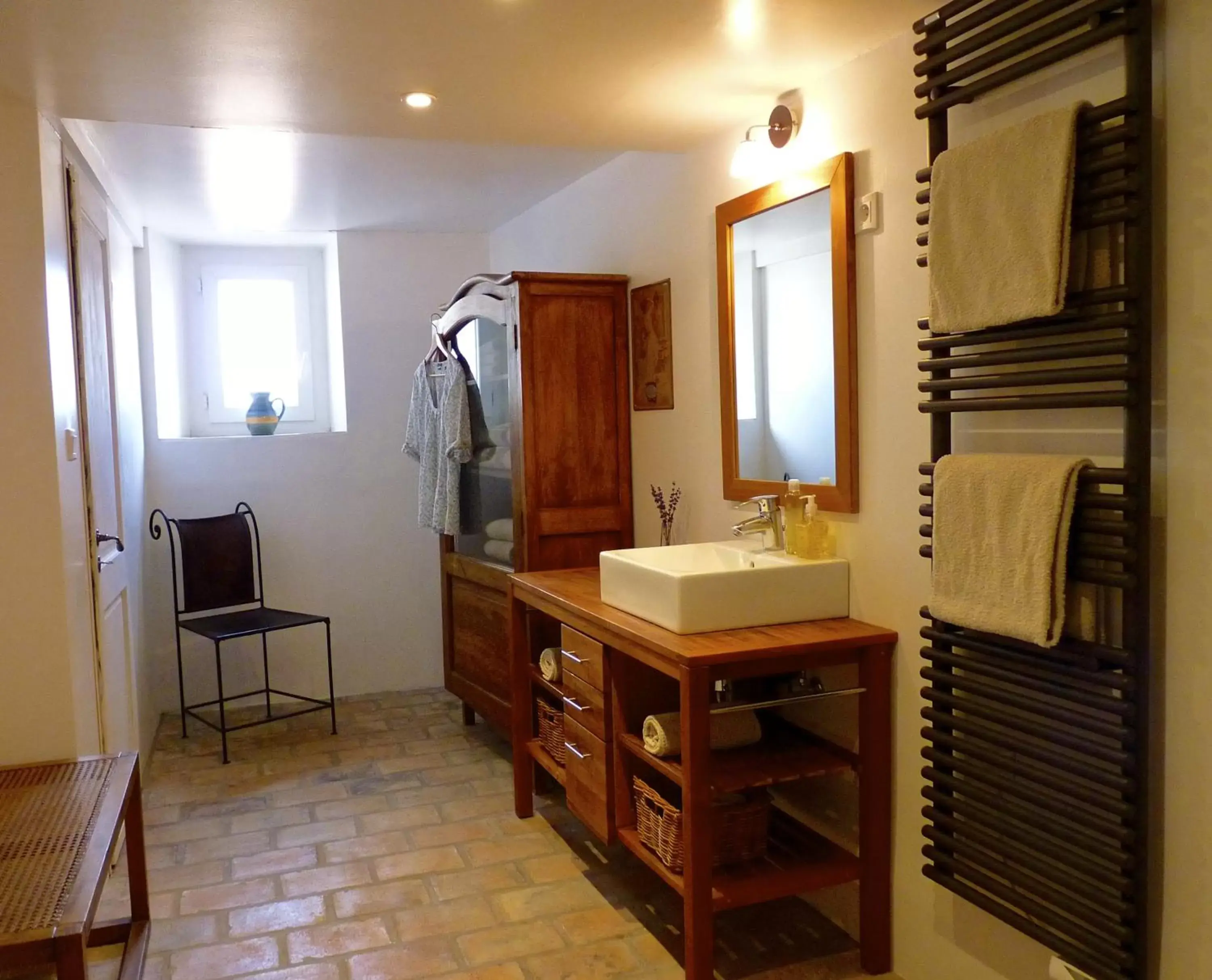 Bathroom, Dining Area in L'Autre Maison