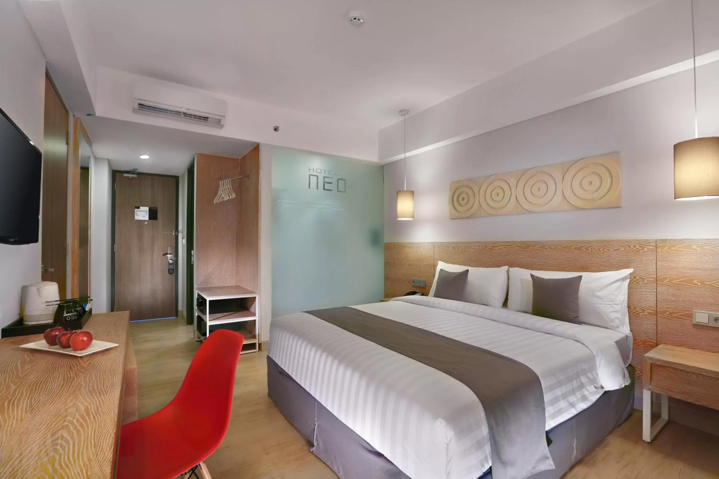 Photo of the whole room, Bed in Hotel Neo Kuta, Legian by ASTON