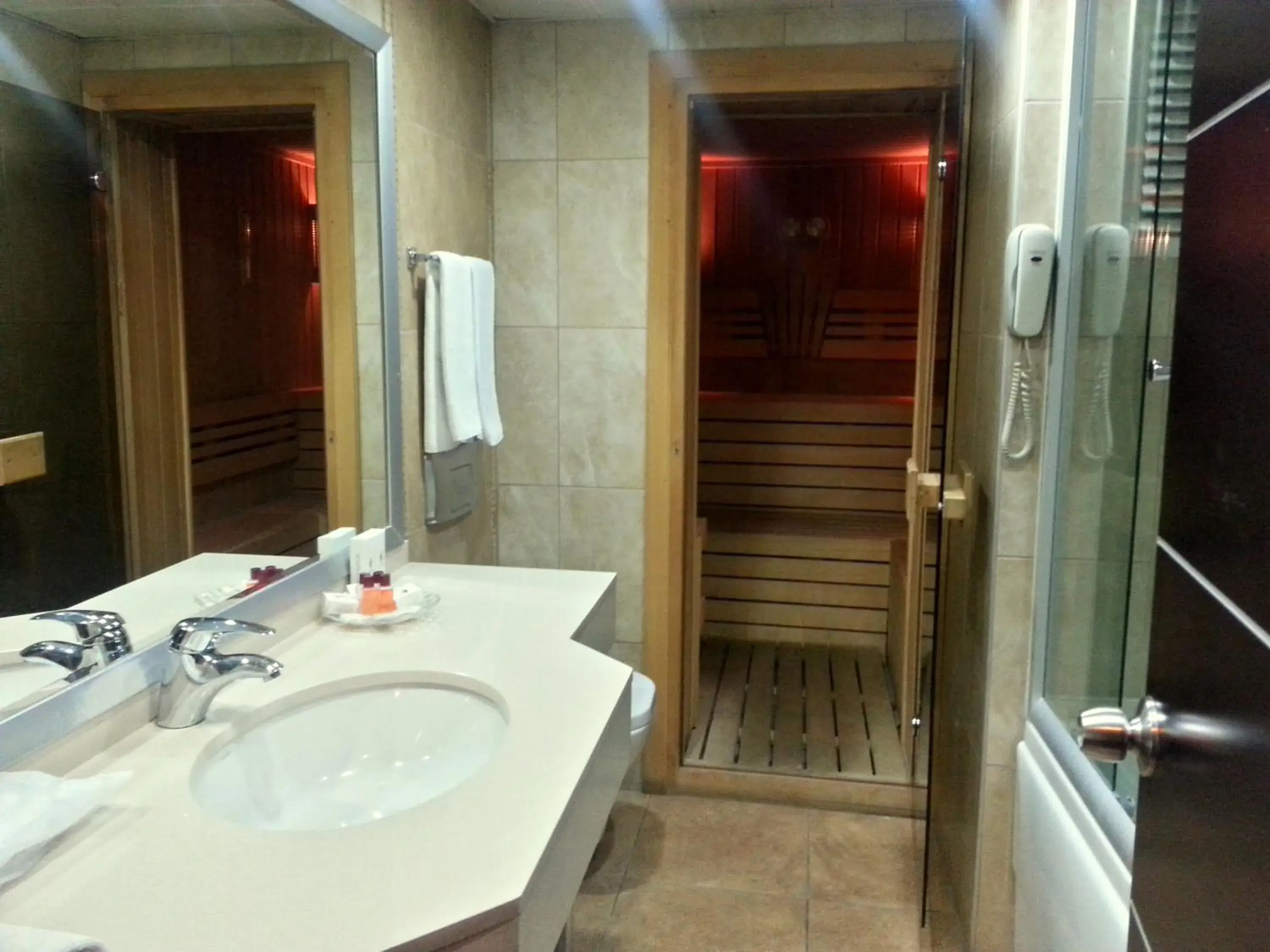 Bathroom in Hotel Ismira