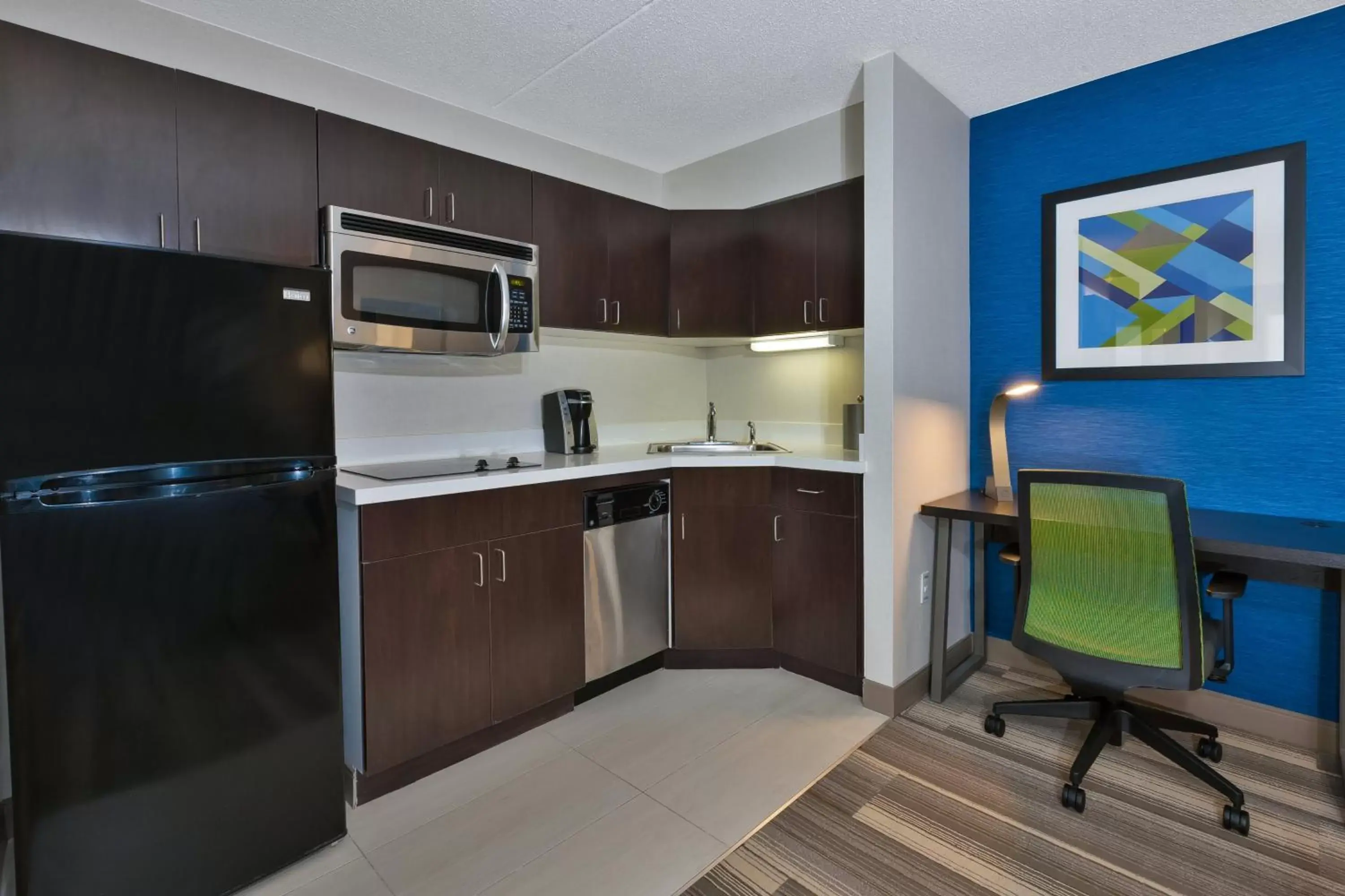 Photo of the whole room, Kitchen/Kitchenette in Holiday Inn Express Blacksburg, an IHG Hotel