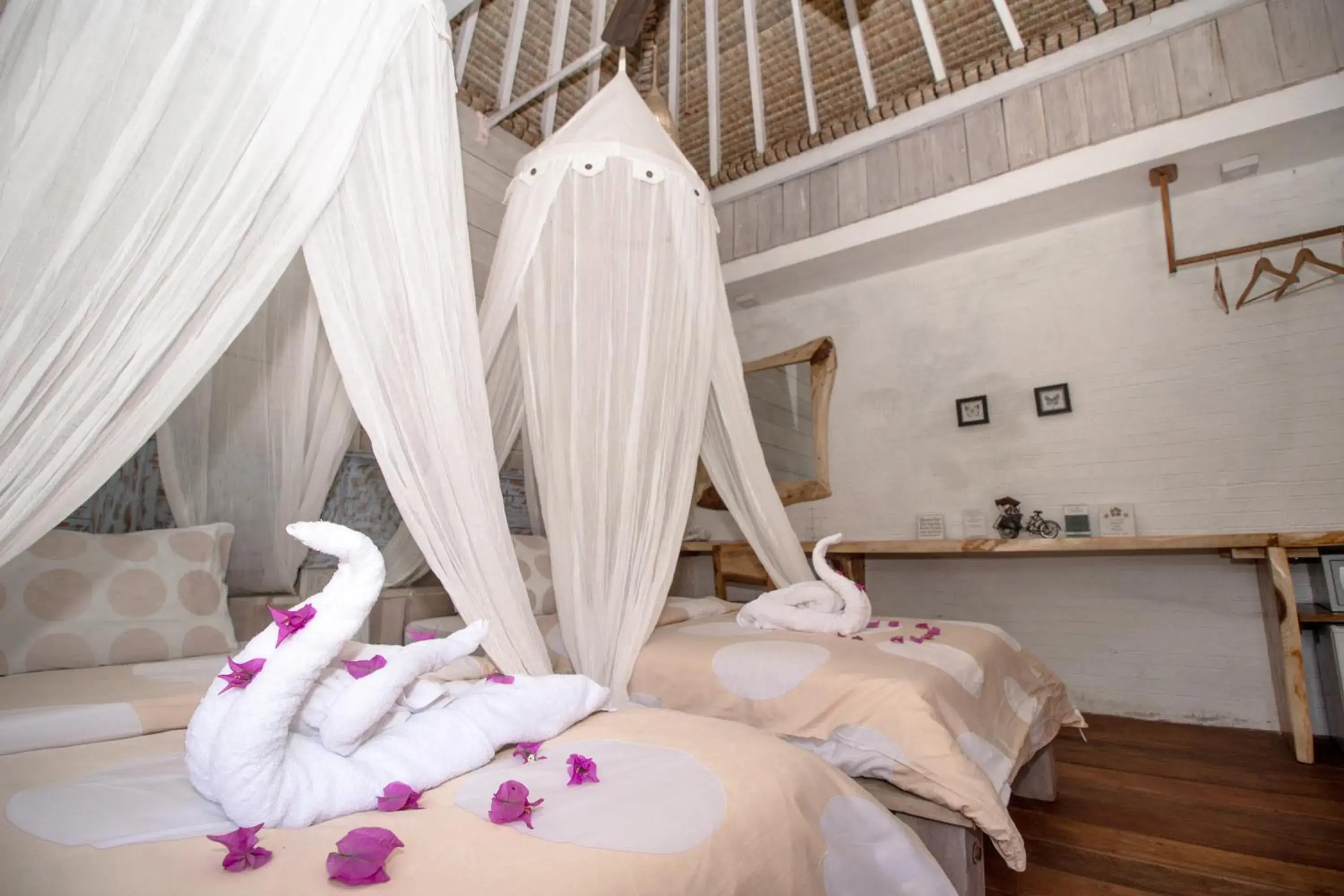 Bed in Gili Breeze Tropical Bungalows