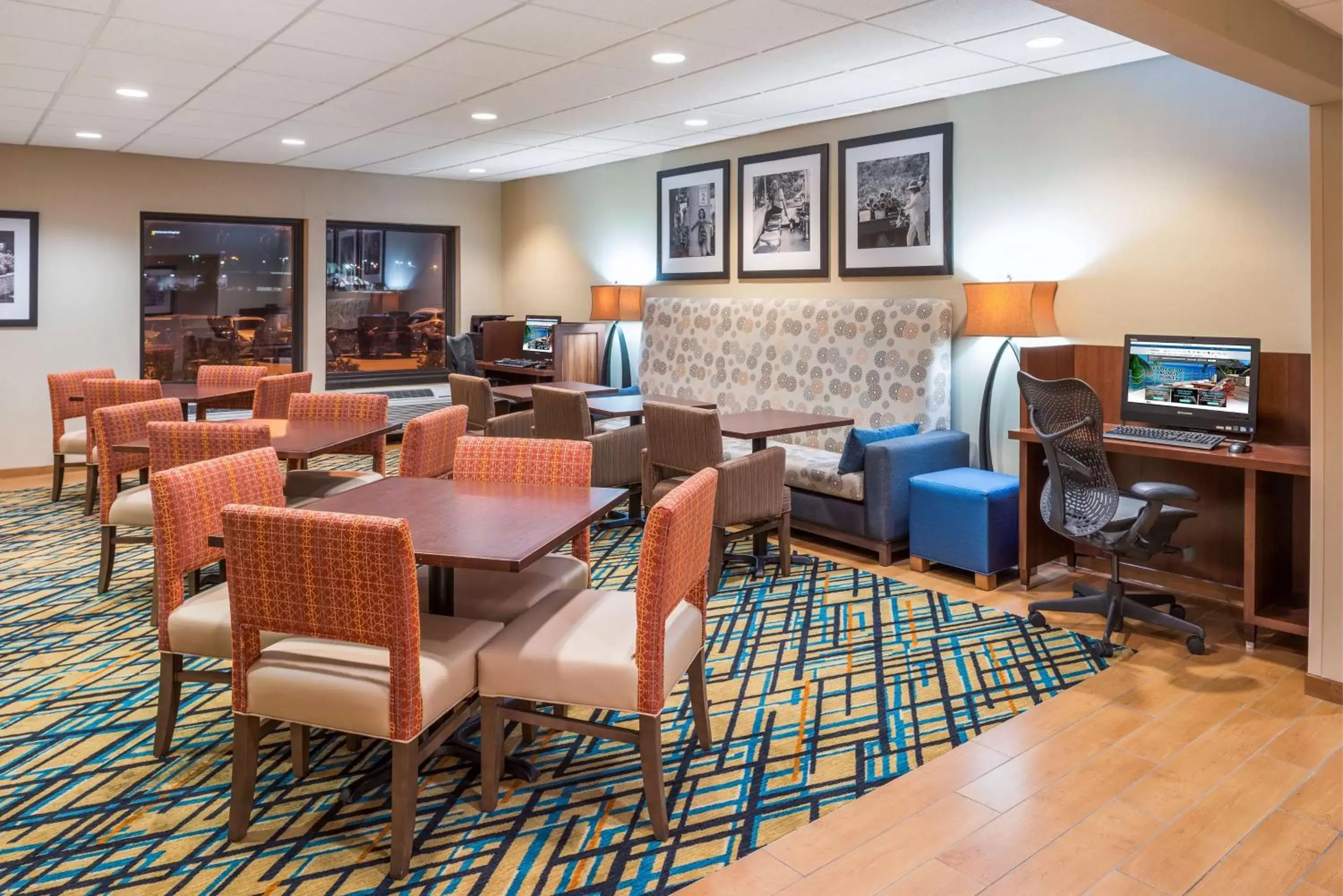 Business facilities, Lounge/Bar in Hampton Inn Columbia