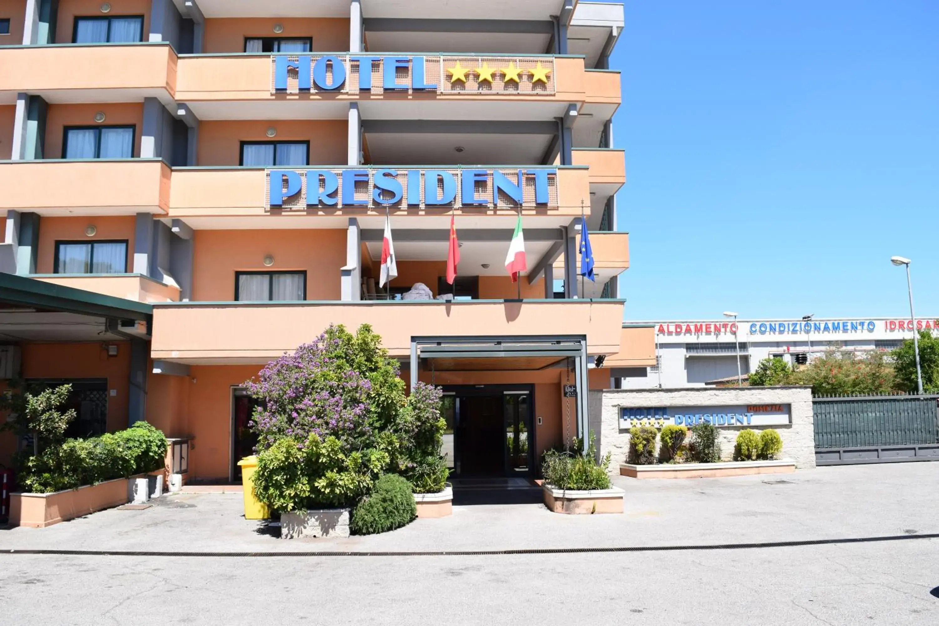 Facade/entrance, Property Building in Hotel President Pomezia
