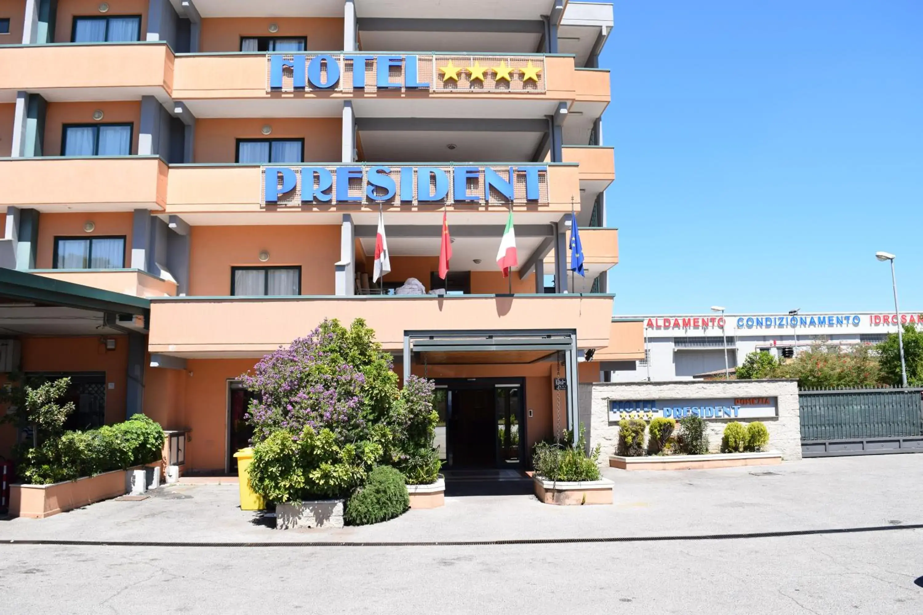 Facade/entrance in Hotel President Pomezia Facade/entrance in Hotel President Pomezia