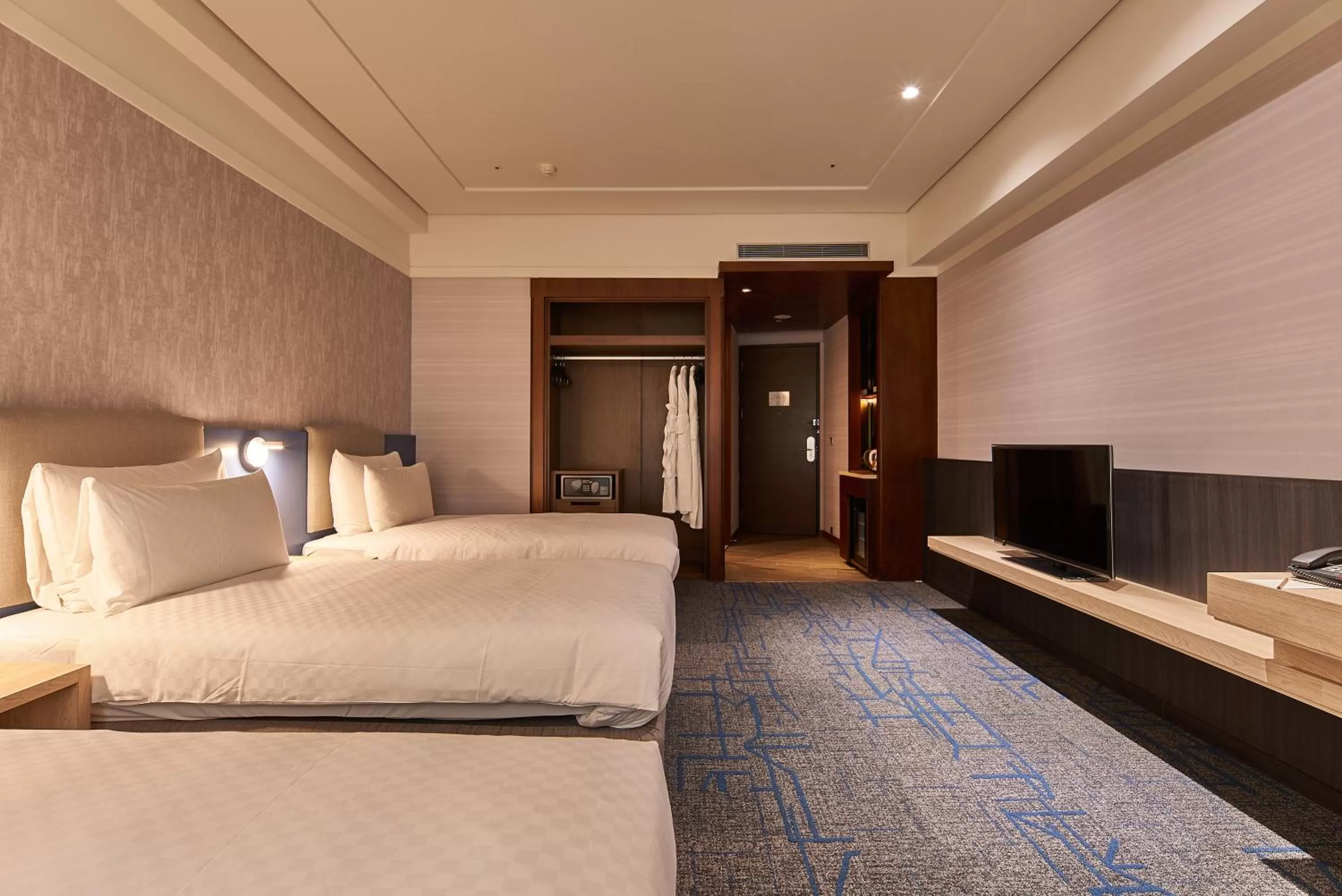 Property building, Bed in Miramar Garden Taipei