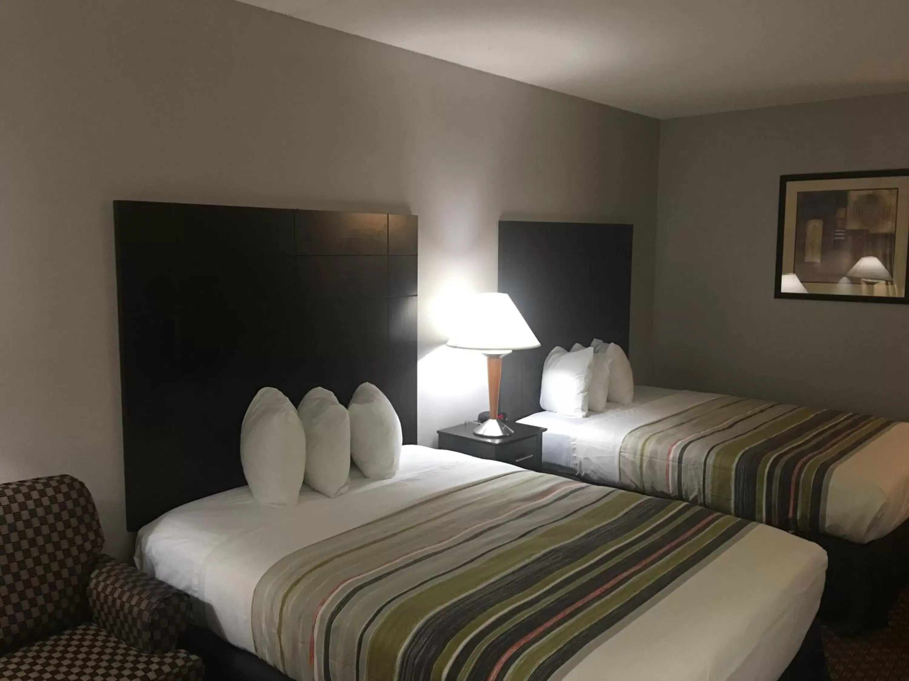 Other, Bed in Country Inn & Suites by Radisson, Indianapolis East, IN