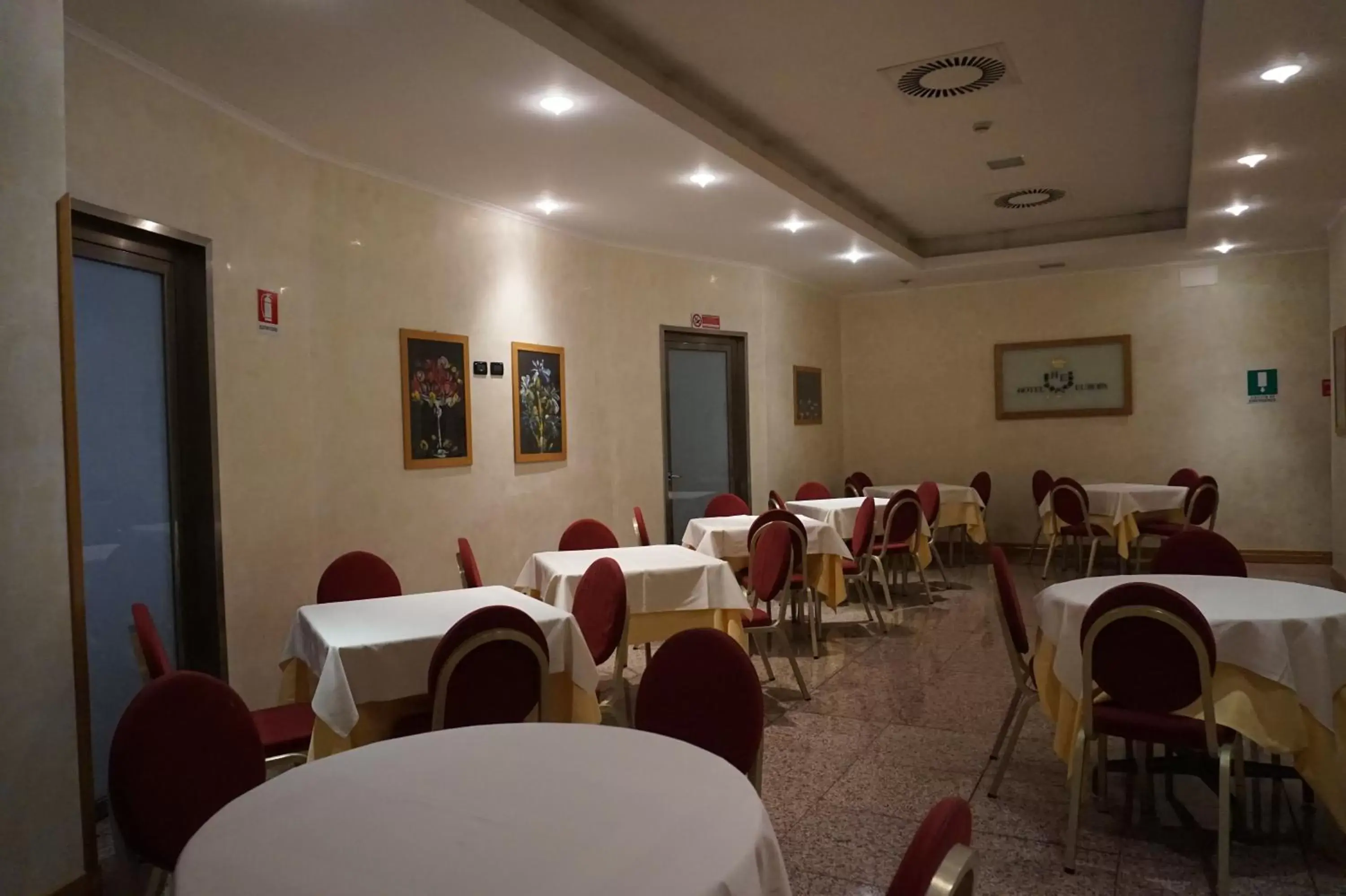 Restaurant/Places to Eat in Hotel Europa