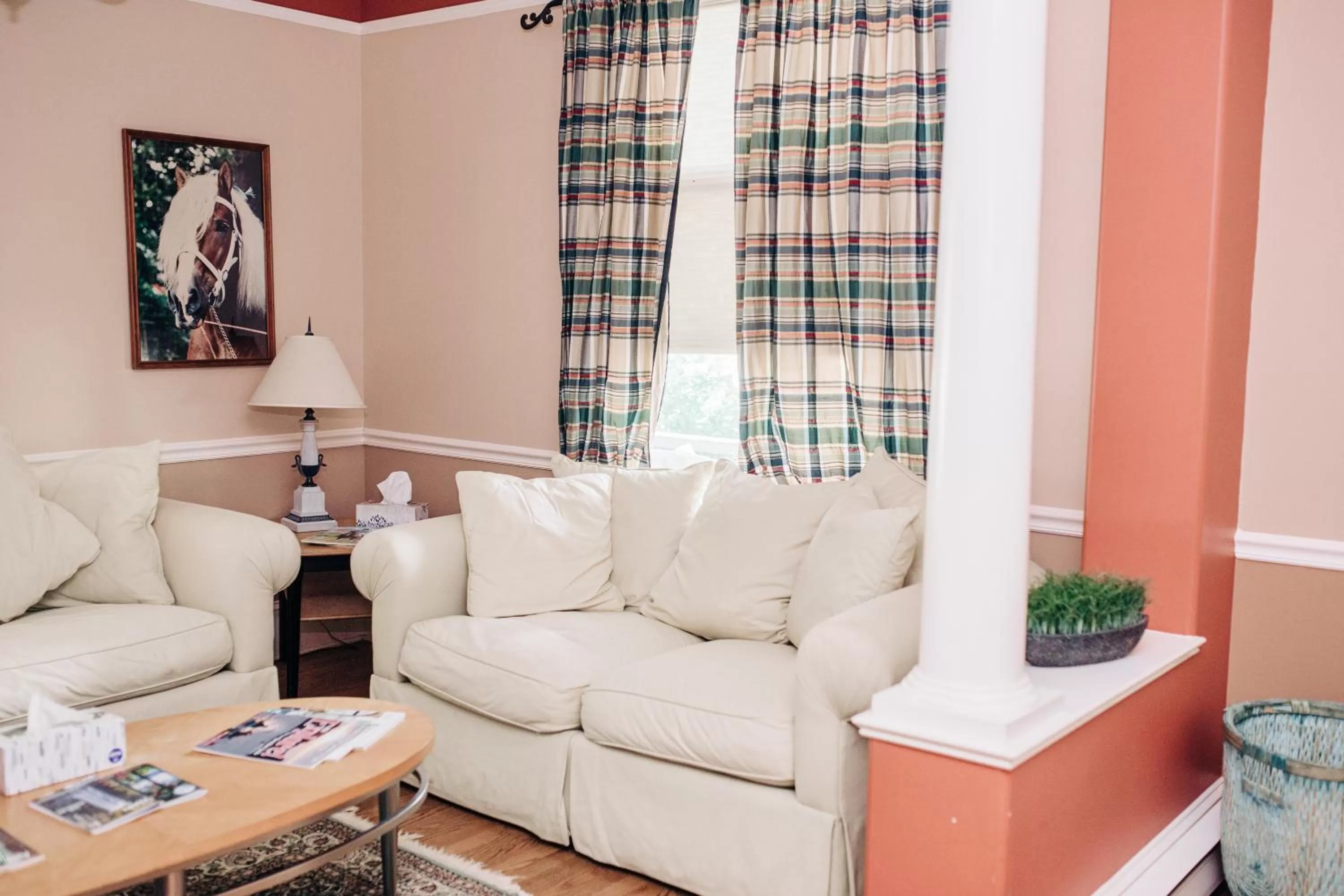 Seating area in Benn Conger Inn