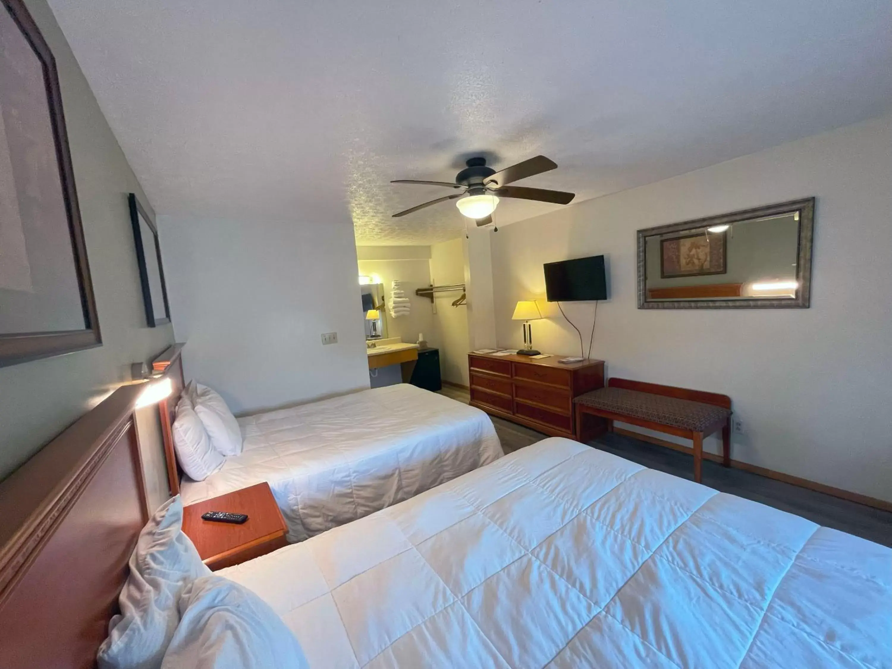 Deluxe Queen Room in Plantation Motel Deluxe Queen Room in Plantation Motel