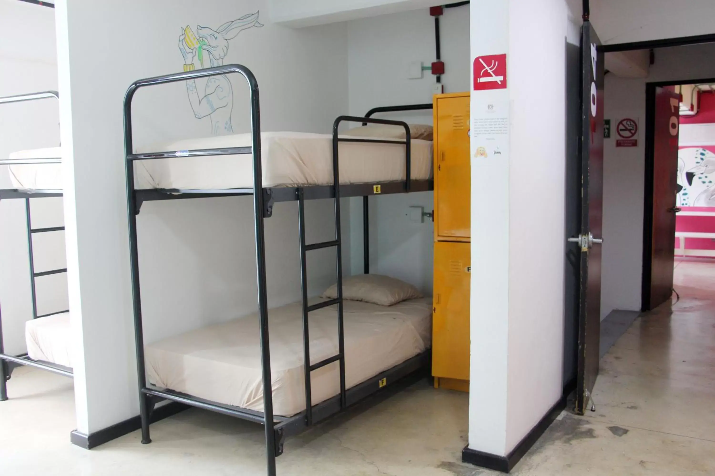 Bed, Bunk Bed in Hotel & Hostal Casa de Luz Cancun