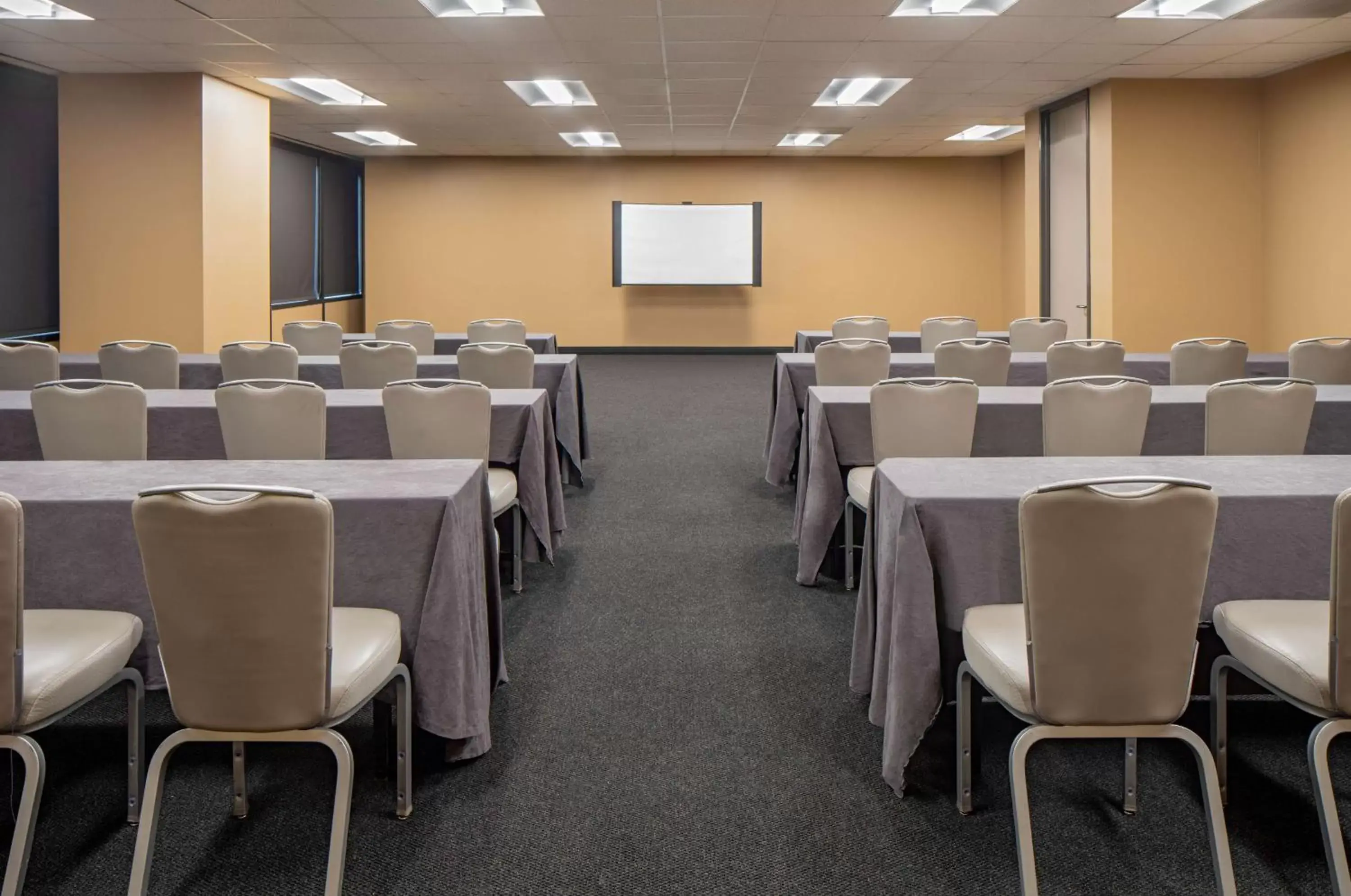 Meeting/conference room in Hyatt House New Orleans Downtown