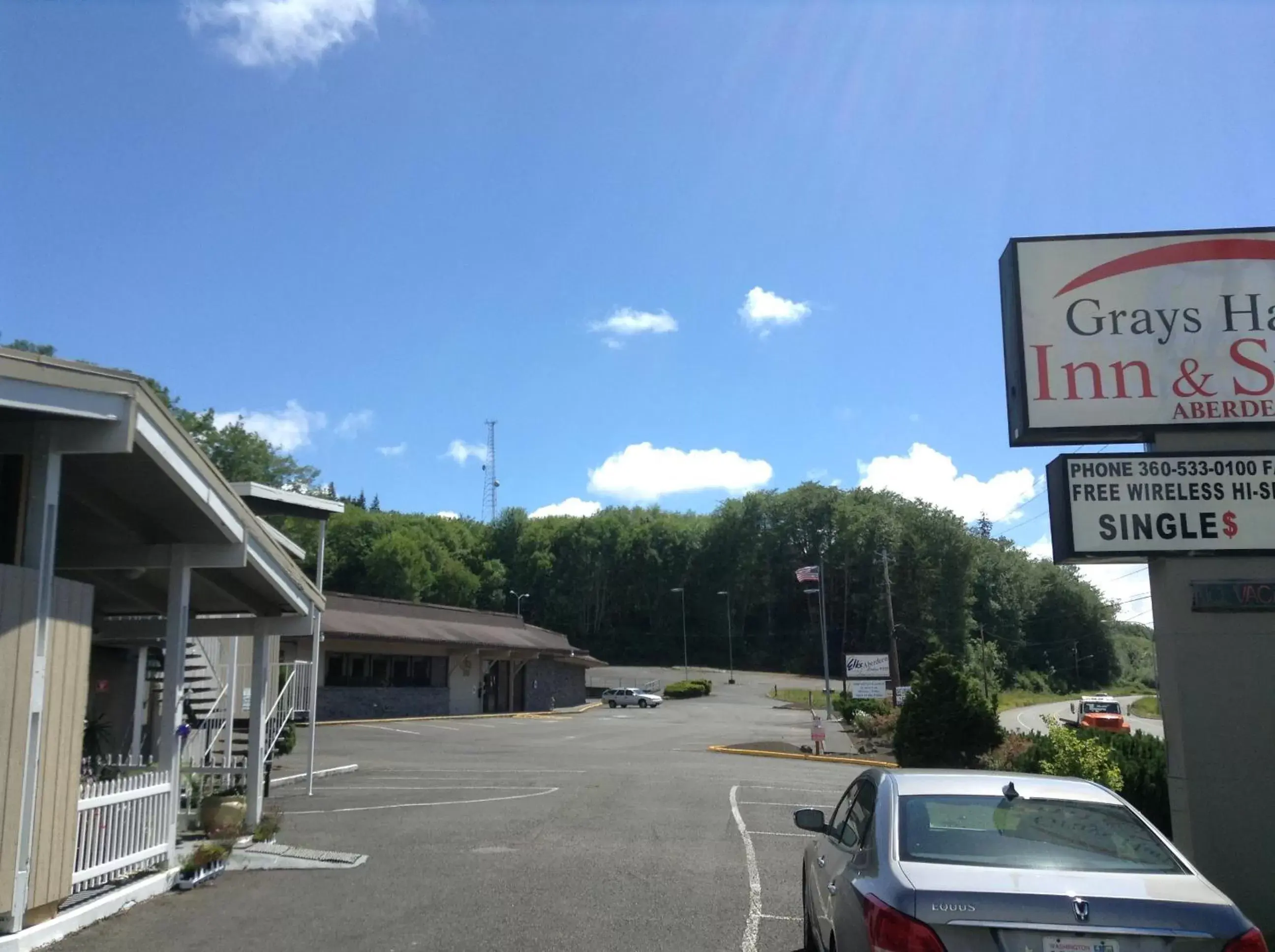 Property building in Grays Harbor Inn & Suites