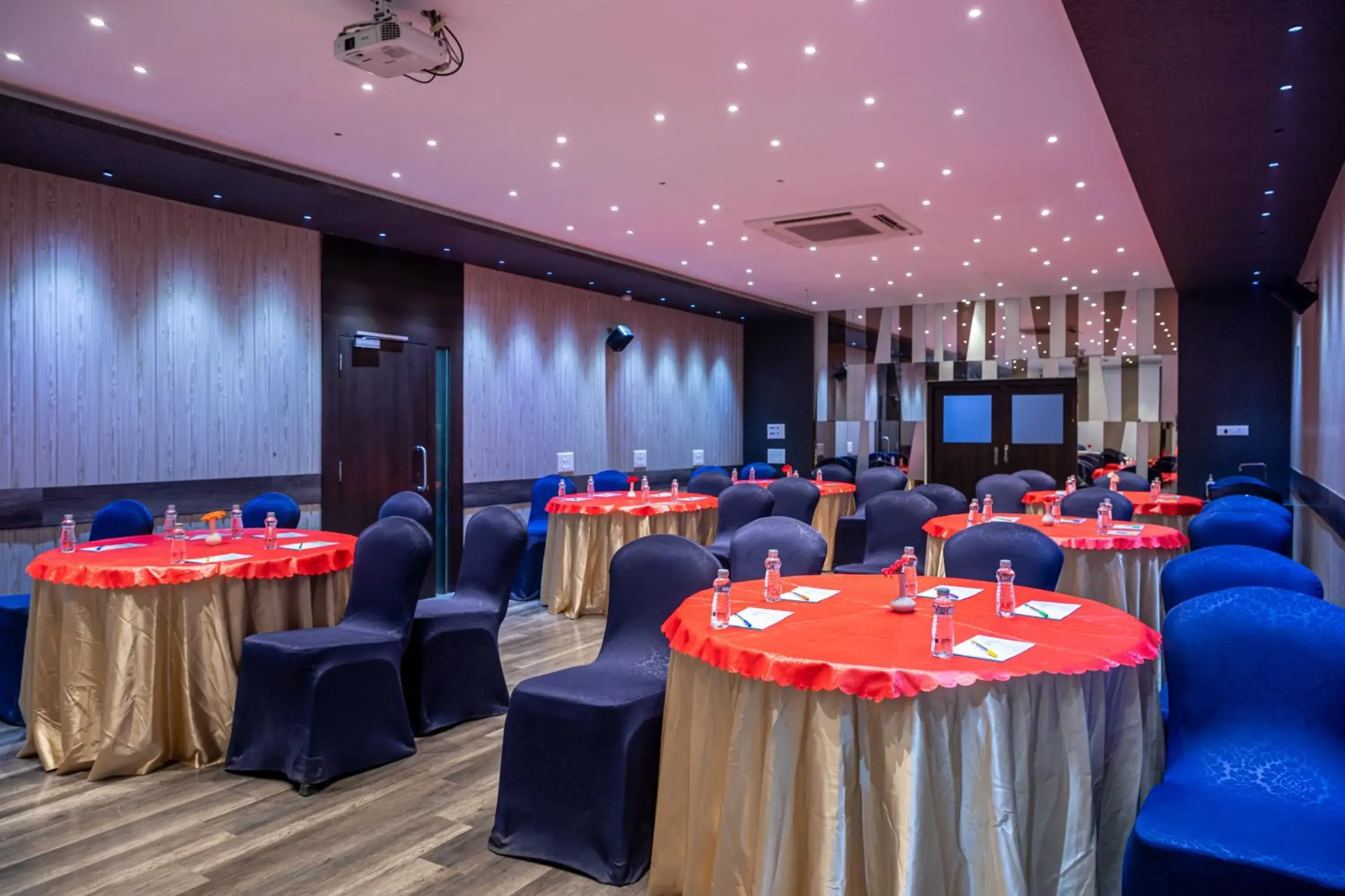 Meeting/conference room, Banquet Facilities in Hotel Rama Heritage
