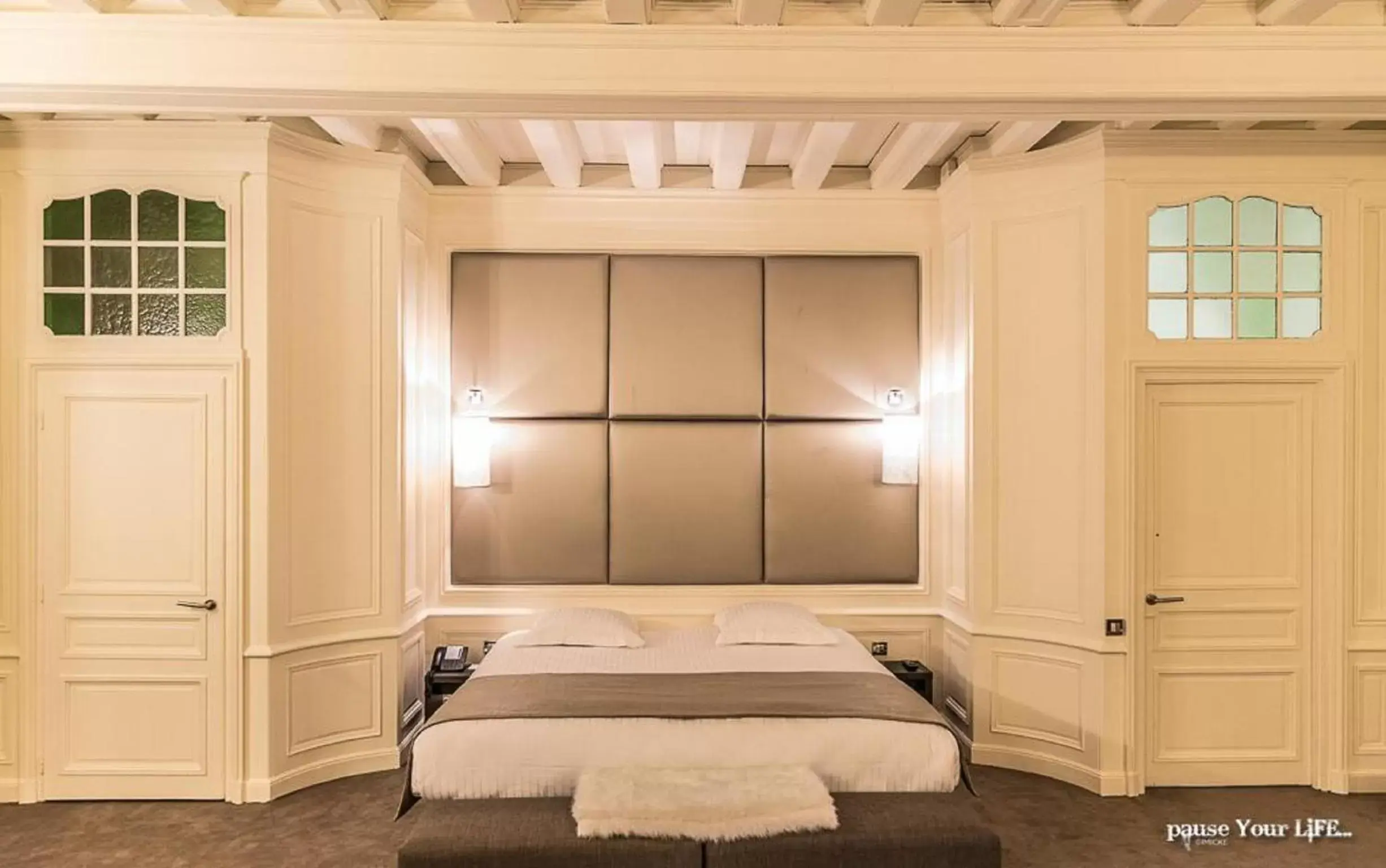 Bedroom, Bed in Château de Lacan