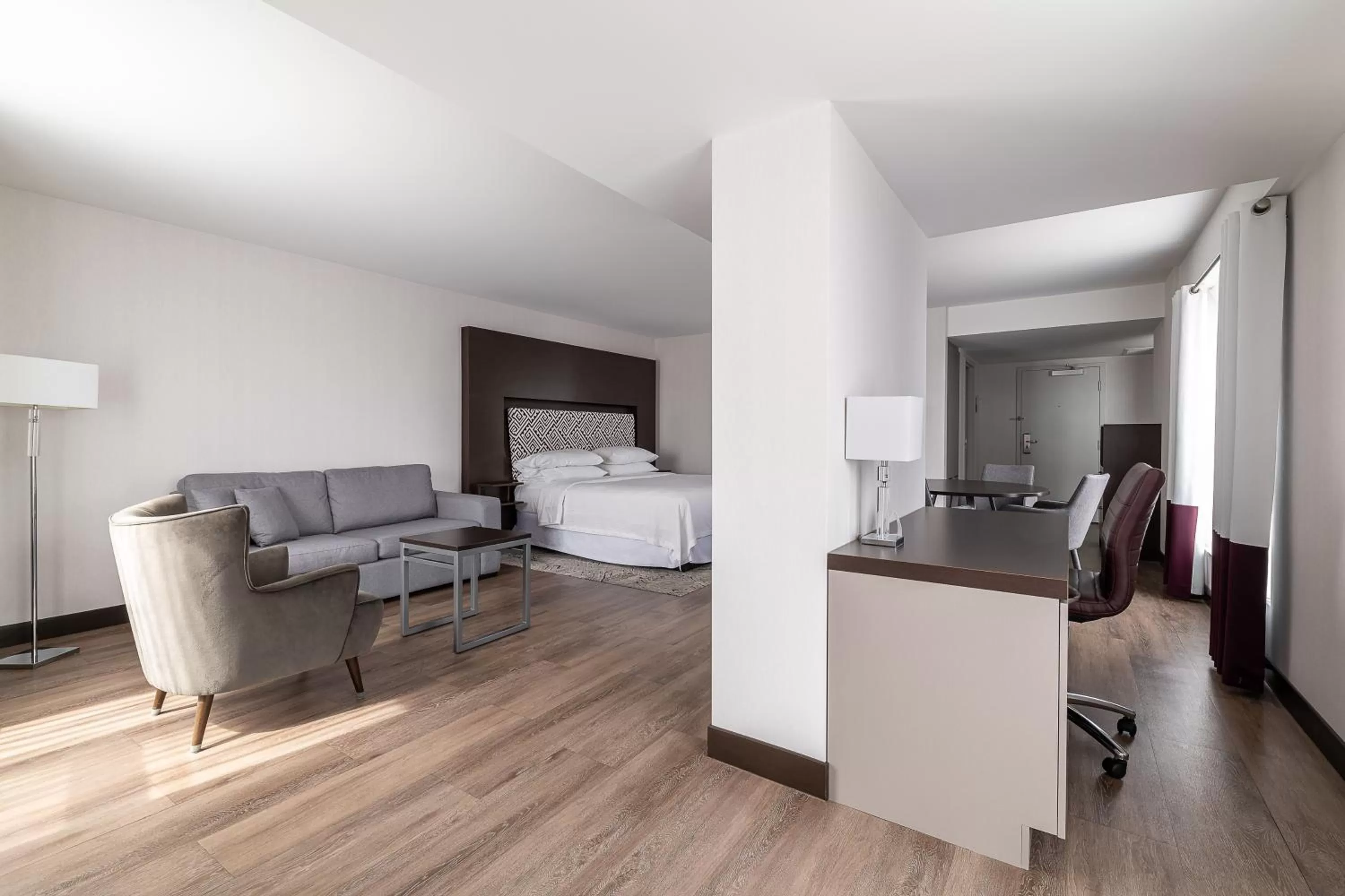 Photo of the whole room, Bed in Four Points by Sheraton Lévis Convention Centre