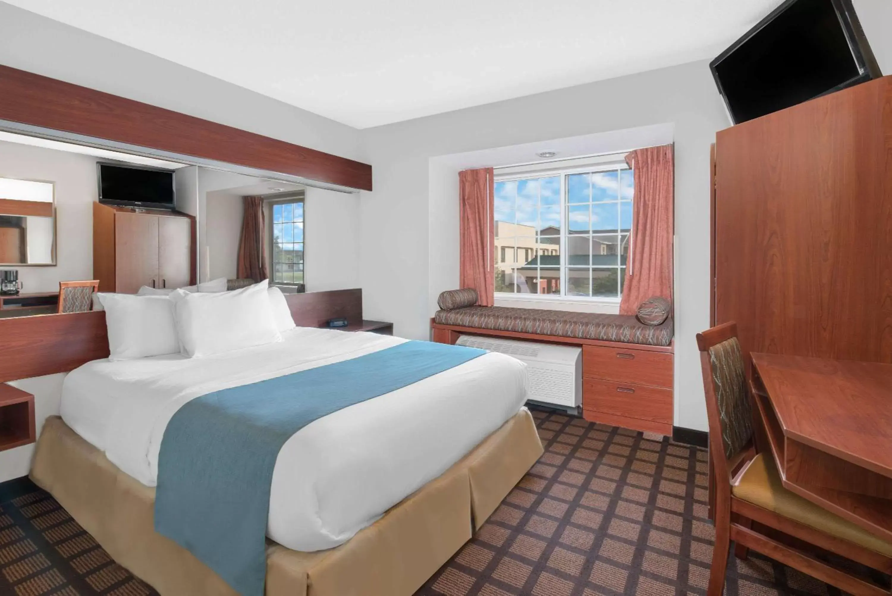 Photo of the whole room, Bed in Microtel Inn & Suites by Wyndham Rapid City