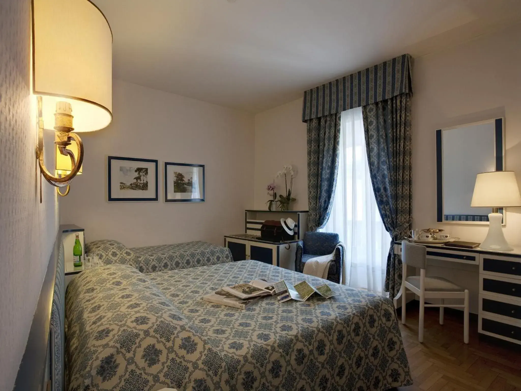 Other, Bed in Hotel De La Poste