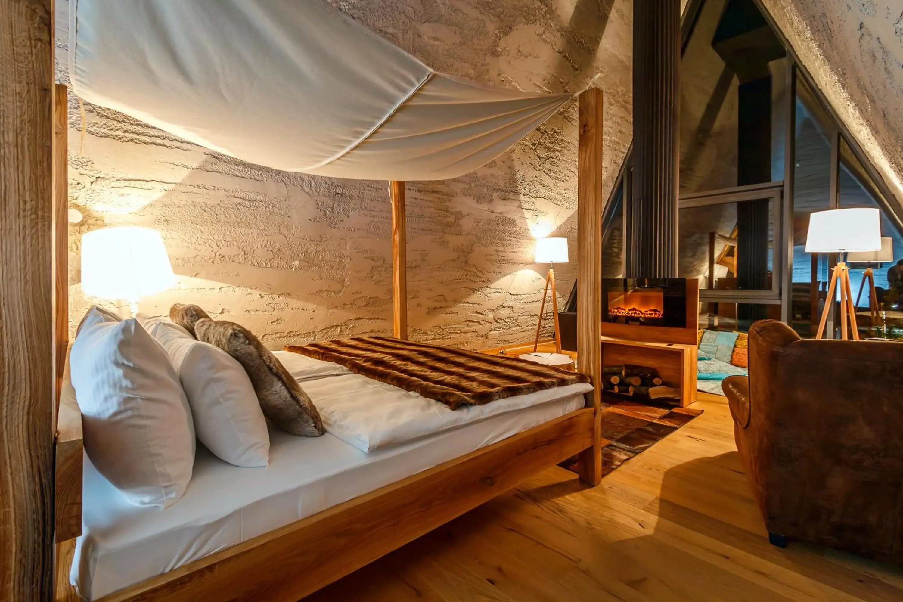 Night, Bed in Pino Nature Hotel