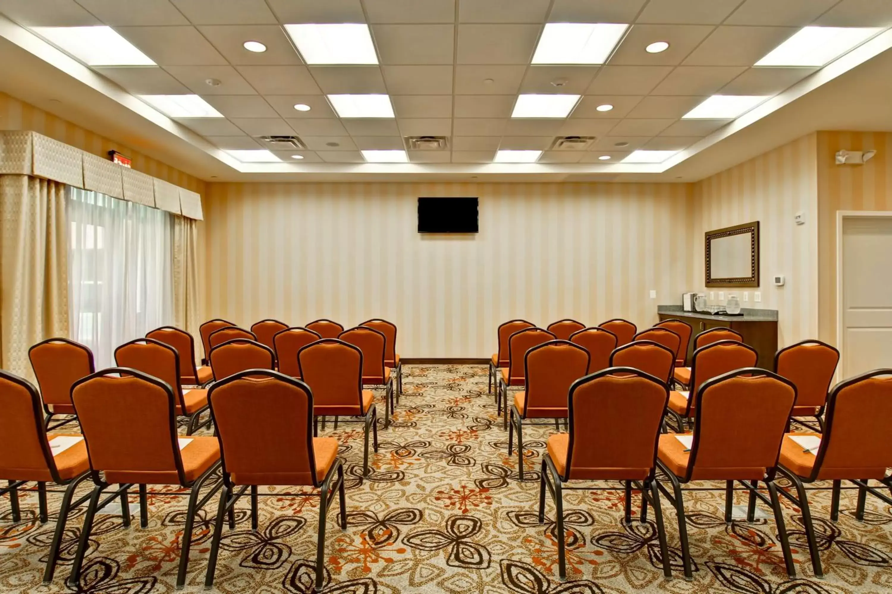 Meeting/conference room in Homewood Suites by Hilton Woodbridge