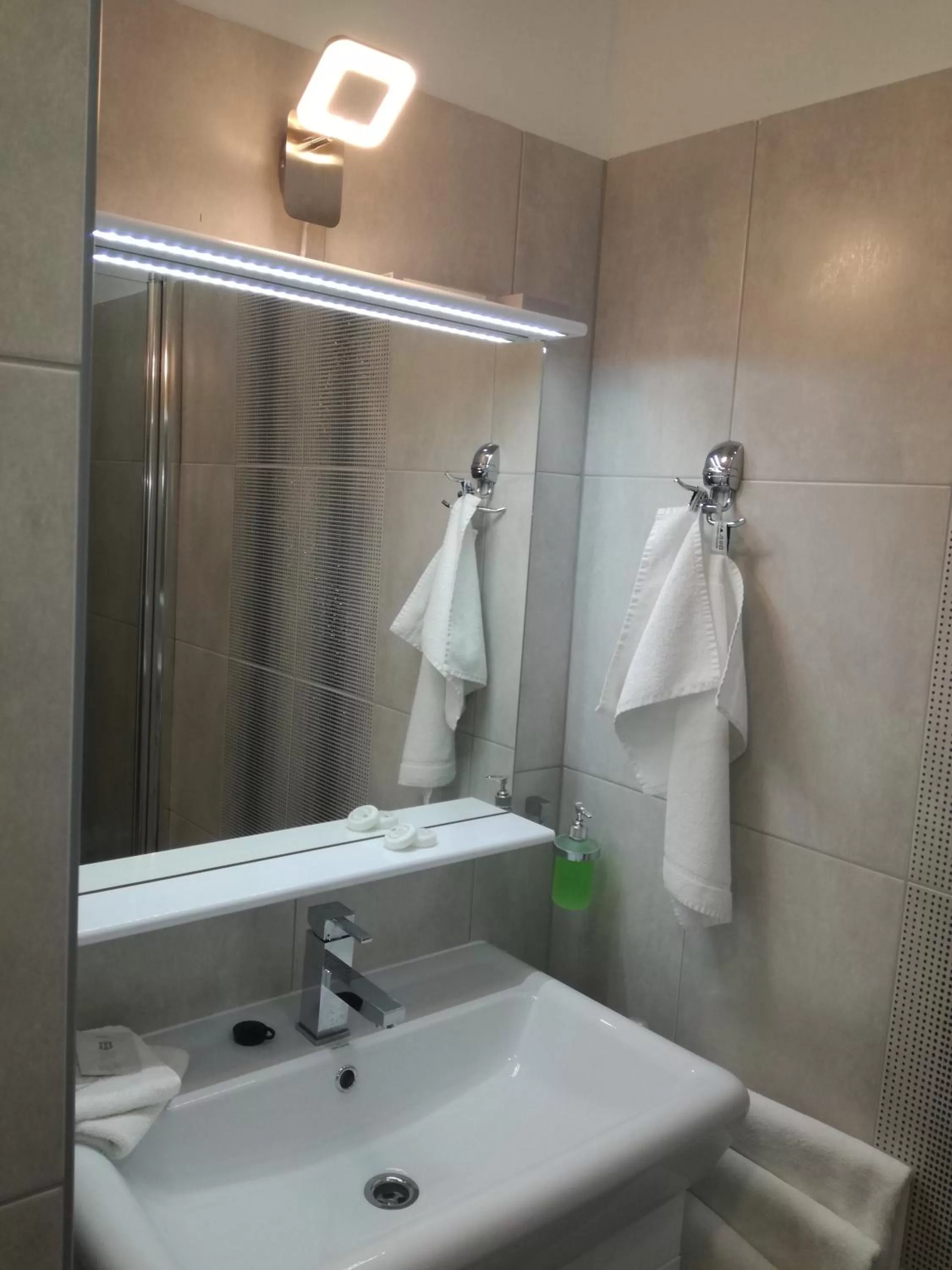 Bathroom in garni Hotel S.O.G.* * *