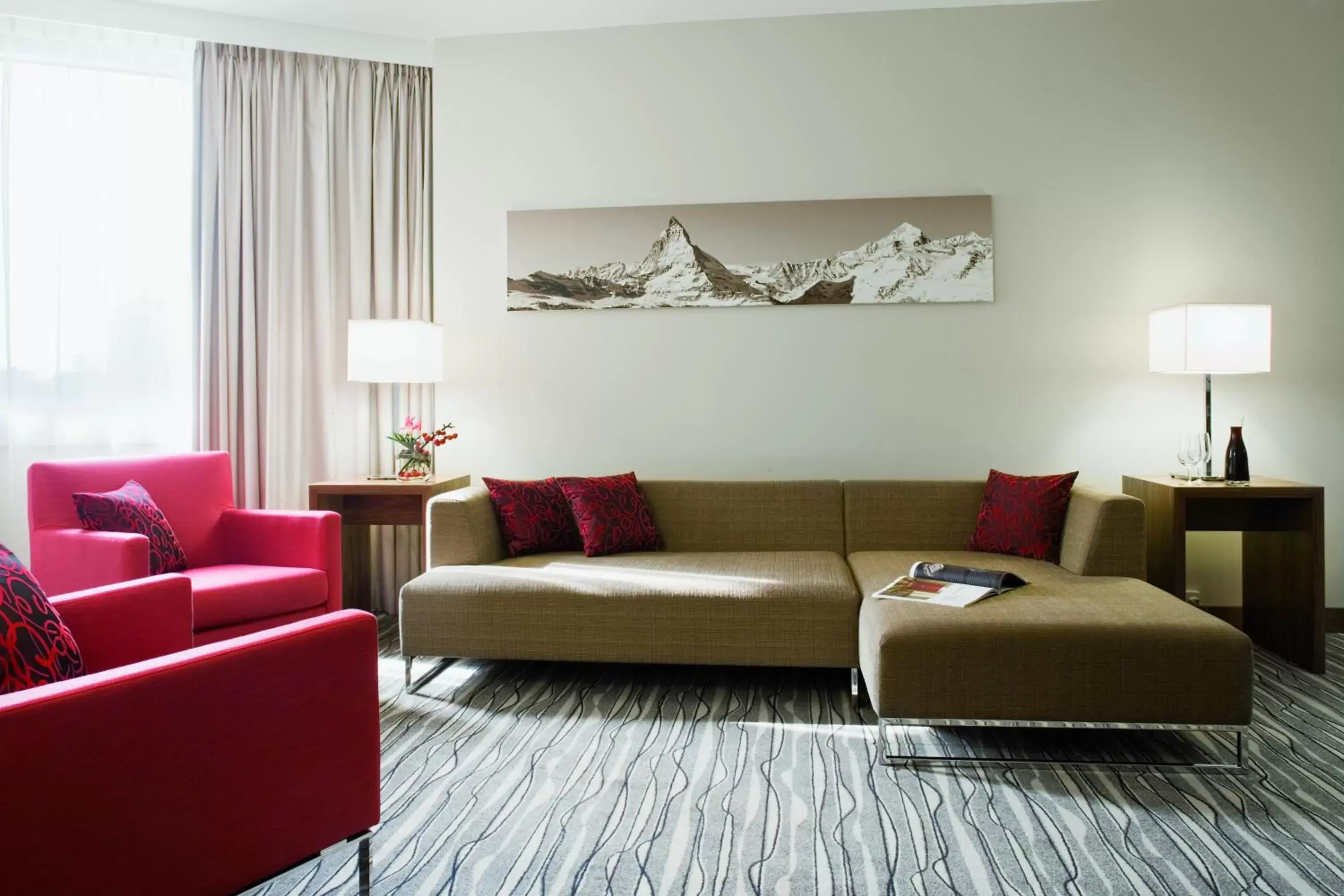 Living room, Seating Area in Moevenpick Hotel And Casino Geneva