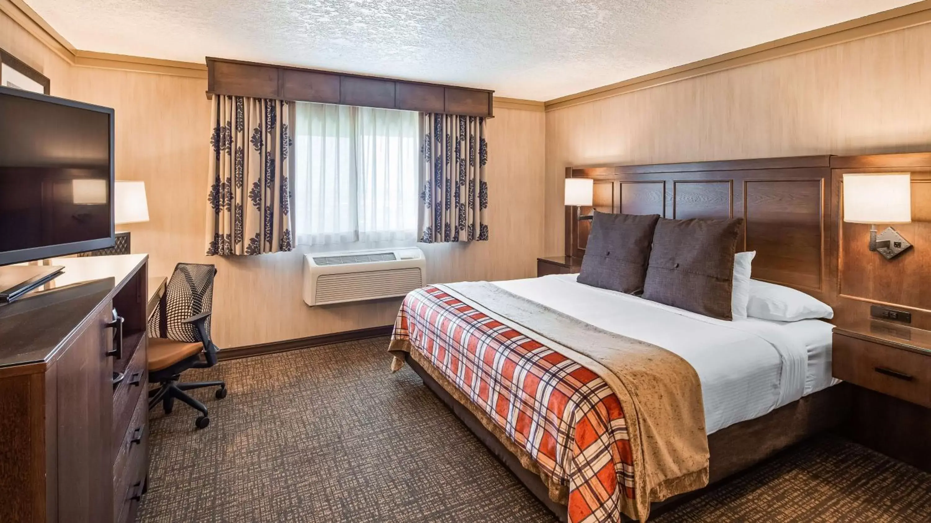 Photo of the whole room, Bed in Best Western Plus Flathead Lake Inn and Suites